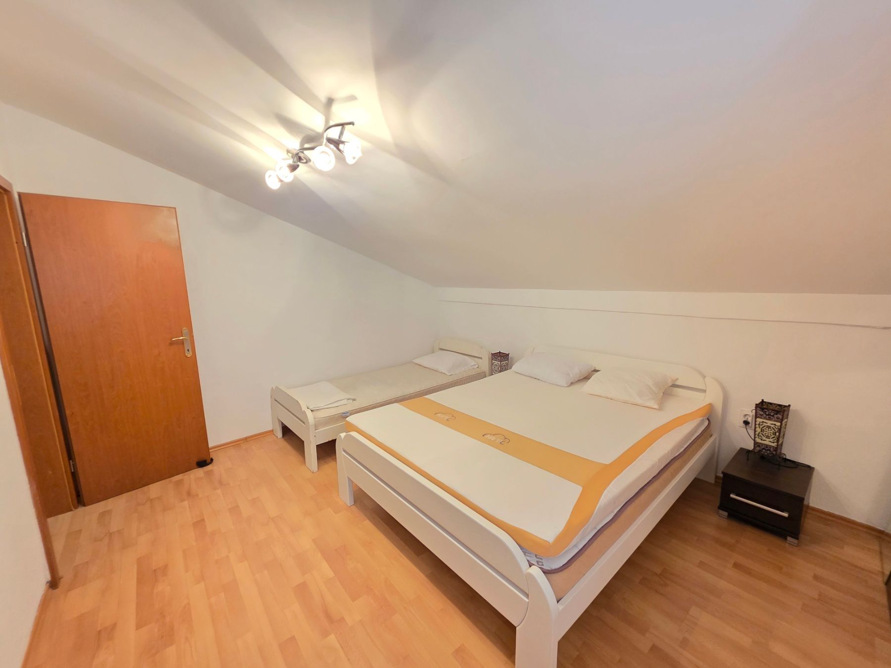 Na prodaju komforan trosoban dupleks apartman 70 m² sa panoramskim pogledom na more – Budva, Sveti Stefan - Amfora Real Estate