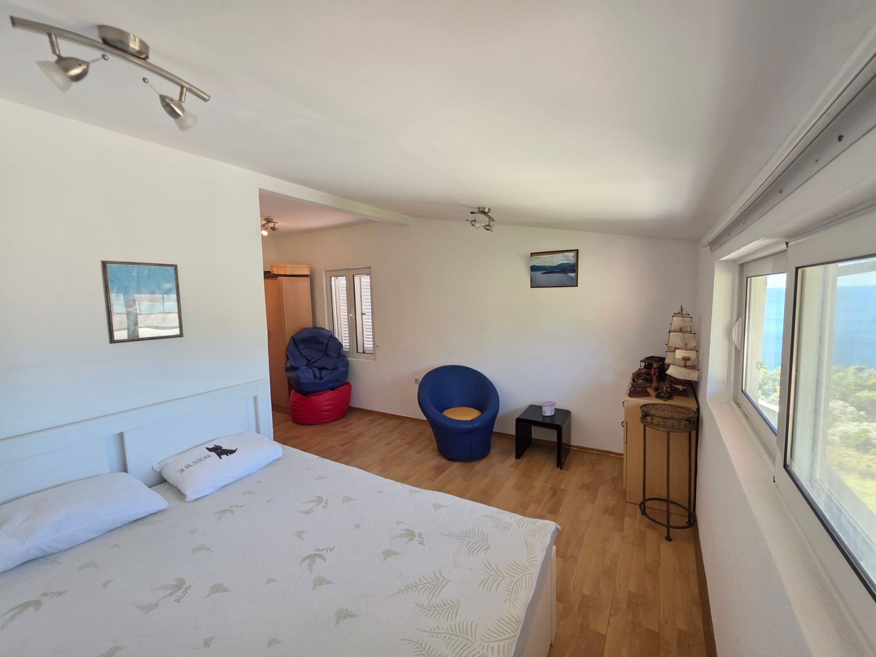 Na prodaju komforan trosoban dupleks apartman 70 m² sa panoramskim pogledom na more – Budva, Sveti Stefan - Amfora Real Estate