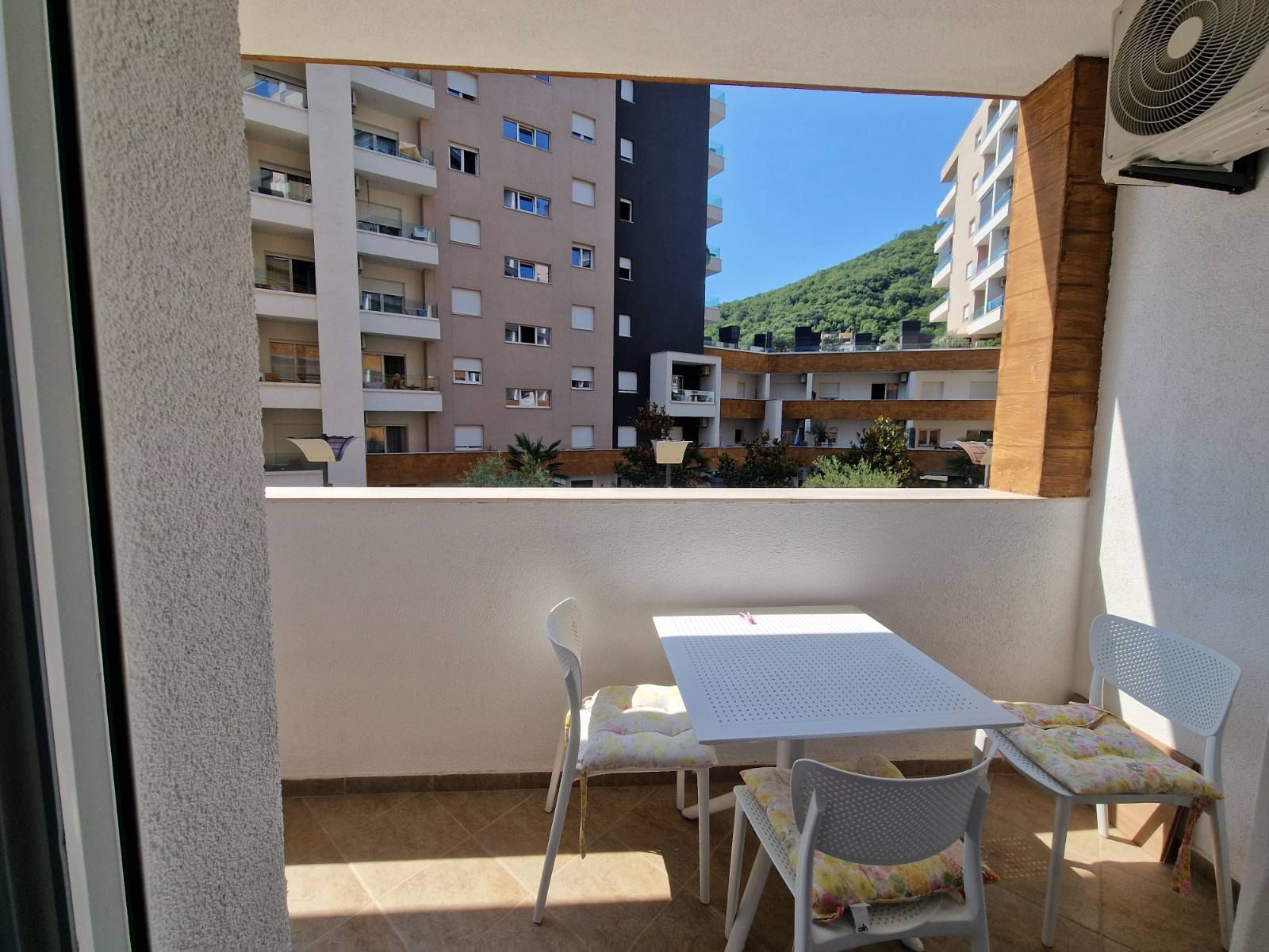 Luksuzno opremljen trosoban stan 97 m² sa dve terase u kompleksu The Old Bakery – Budva - Amfora Real Estate