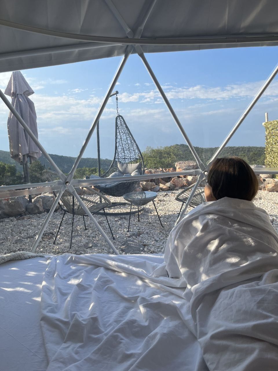 Autentična kamena vila 115 m² sa 5 glamping kućica, terasa 80 m², plac 2.000 m² – Luštica, Rose, panoramski pogled na more i planine - Amfora Real Estate