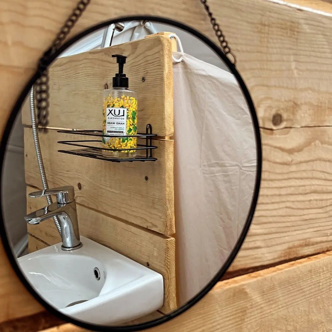 Autentična kamena vila 115 m² sa 5 glamping kućica, terasa 80 m², plac 2.000 m² – Luštica, Rose, panoramski pogled na more i planine - Amfora Real Estate