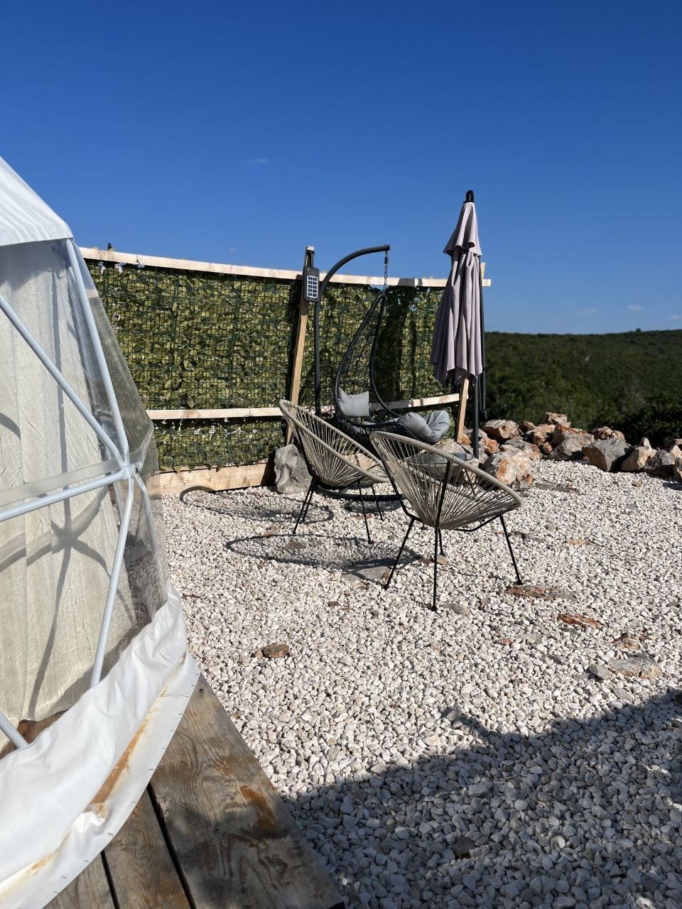 Autentična kamena vila 115 m² sa 5 glamping kućica, terasa 80 m², plac 2.000 m² – Luštica, Rose, panoramski pogled na more i planine - Amfora Real Estate