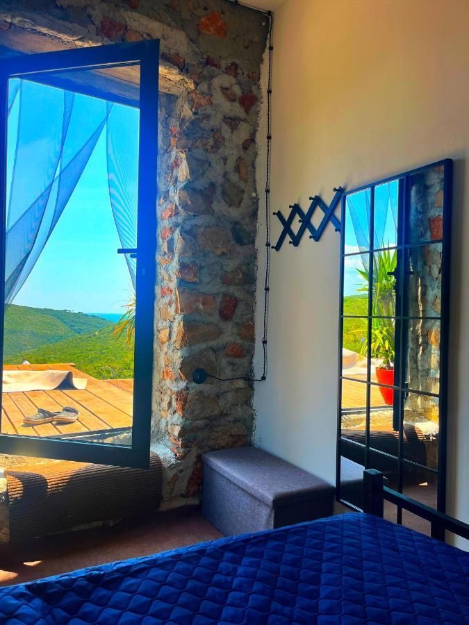 Autentična kamena vila 115 m² sa 5 glamping kućica, terasa 80 m², plac 2.000 m² – Luštica, Rose, panoramski pogled na more i planine - Amfora Real Estate