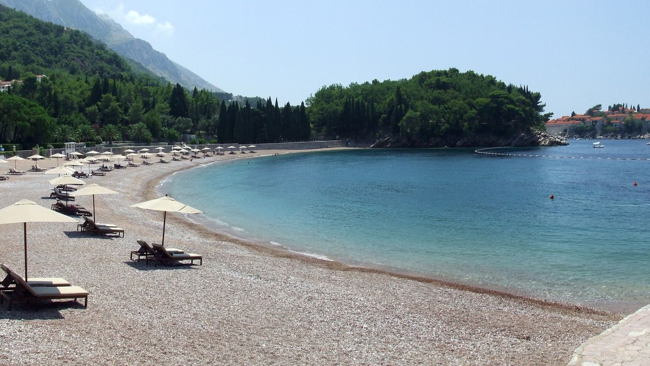 Autentična kamena vila 115 m² sa 5 glamping kućica, terasa 80 m², plac 2.000 m² – Luštica, Rose, panoramski pogled na more i planine - Amfora Real Estate