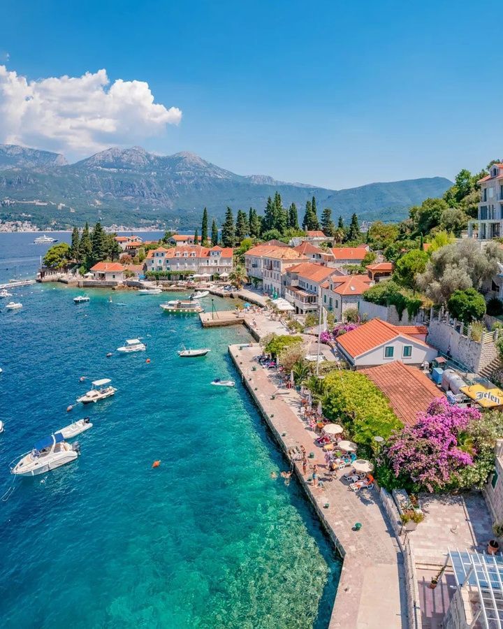 Autentična kamena vila 115 m² sa 5 glamping kućica, terasa 80 m², plac 2.000 m² – Luštica, Rose, panoramski pogled na more i planine - Amfora Real Estate