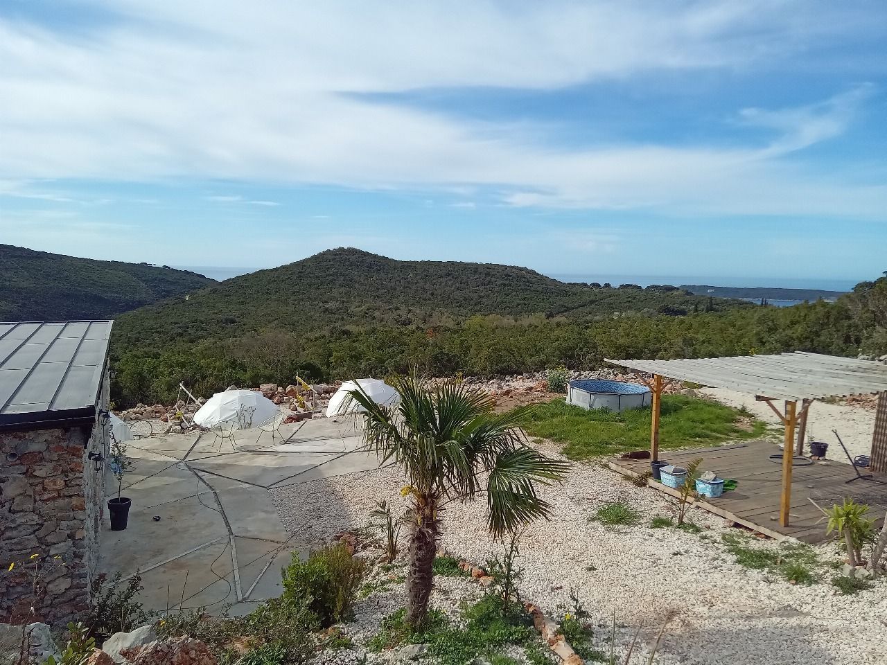 Autentična kamena vila 115 m² sa 5 glamping kućica, terasa 80 m², plac 2.000 m² – Luštica, Rose, panoramski pogled na more i planine - Amfora Real Estate