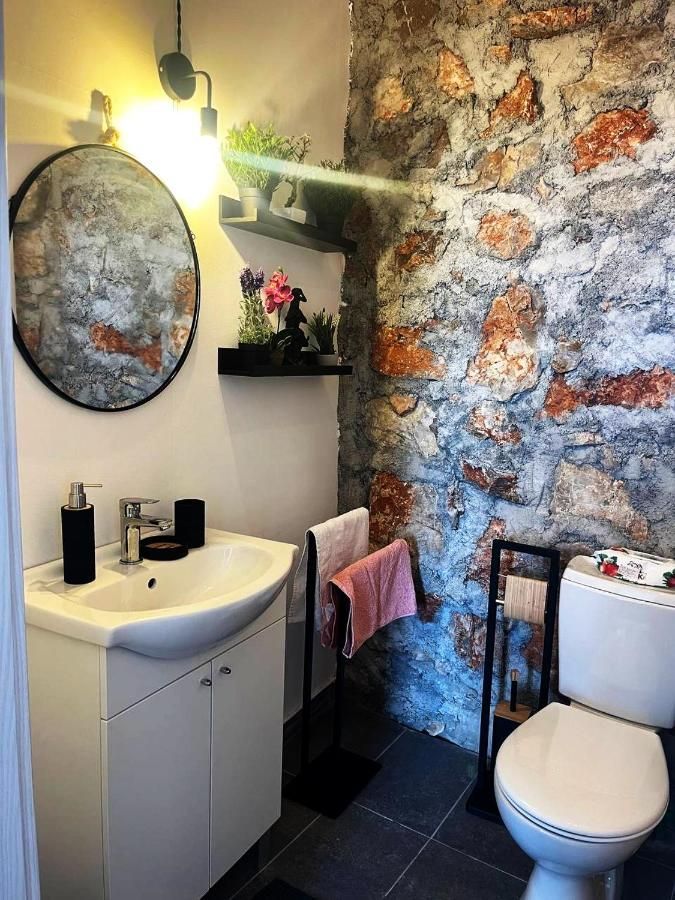 Autentična kamena vila 115 m² sa 5 glamping kućica, terasa 80 m², plac 2.000 m² – Luštica, Rose, panoramski pogled na more i planine - Amfora Real Estate