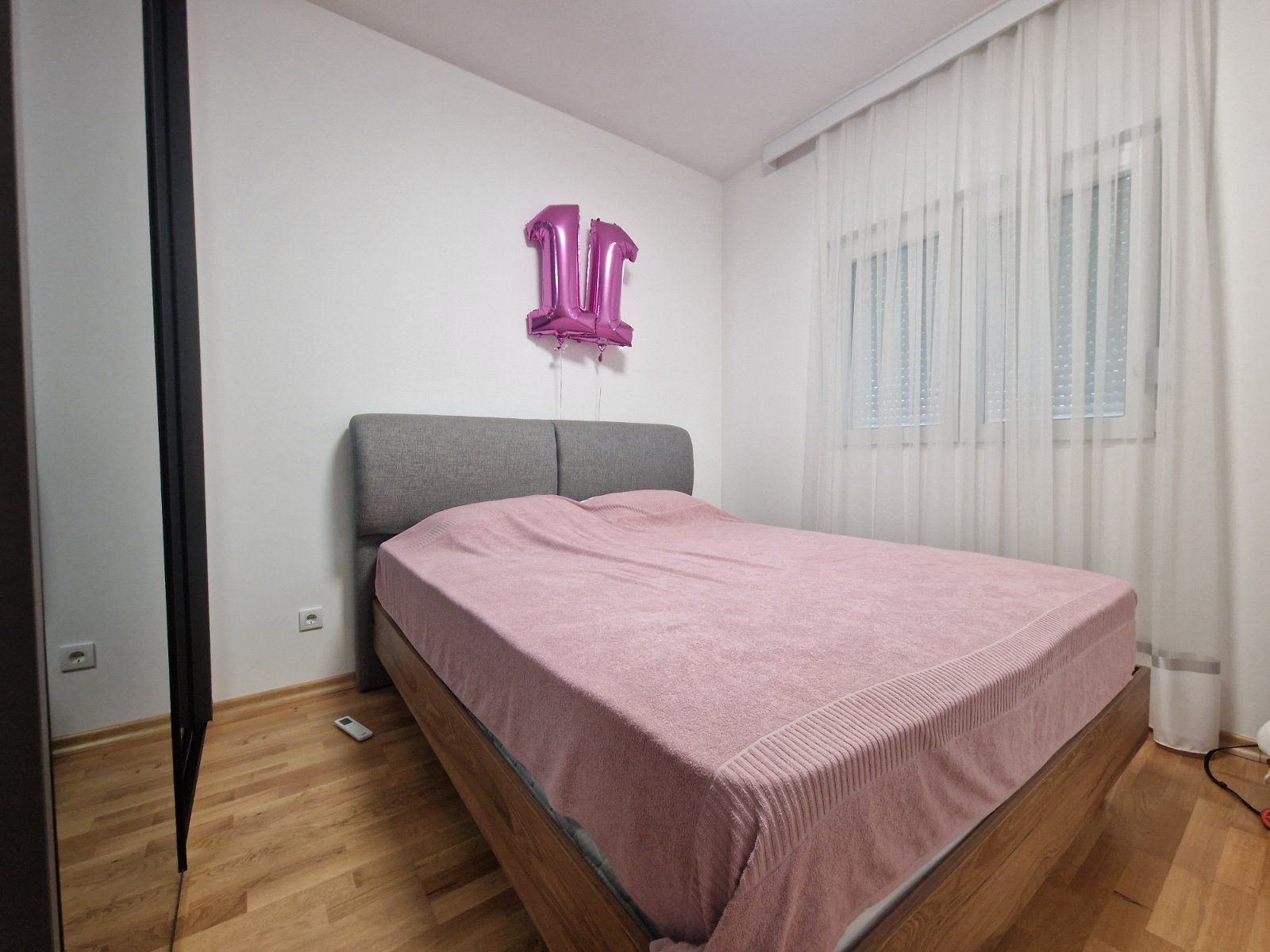 Luksuzno opremljen trosoban stan 97 m² sa dve terase u kompleksu The Old Bakery – Budva ( DOSTUPAN OD 1.08.2025 NA DUZI PERIOD) - Amfora Real Estate