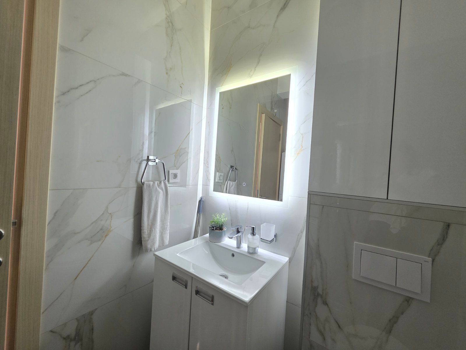 Kompletno opremljen jednosoban stan 46 m² u novogradnji sa parkingom – Radanovići,Kotor - Amfora Real Estate