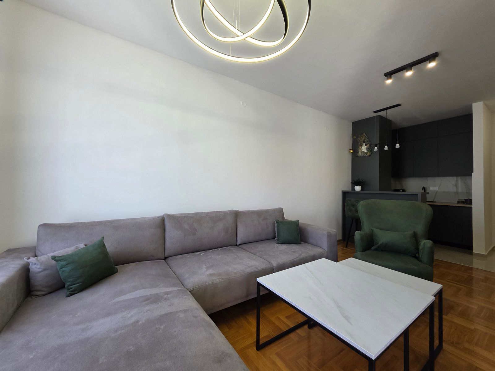 Kompletno opremljen jednosoban stan 46 m² u novogradnji sa parkingom – Radanovići,Kotor - Amfora Real Estate