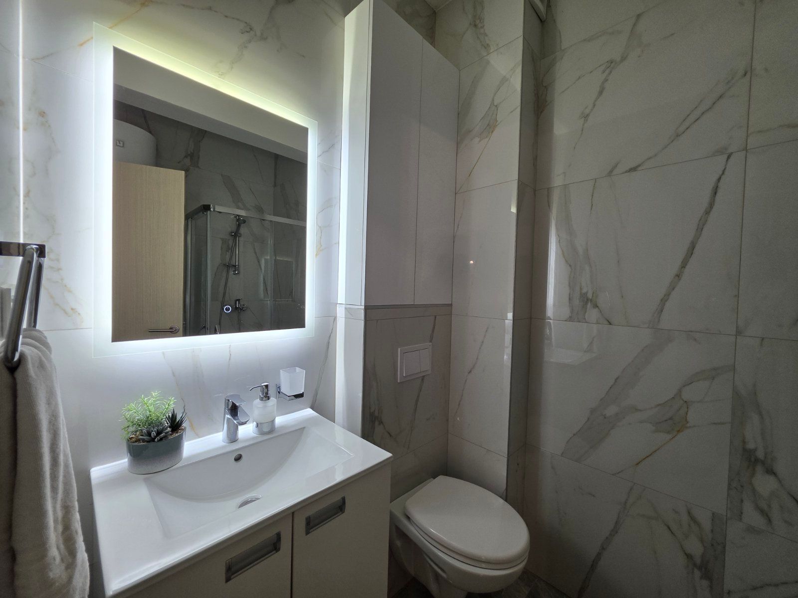 Kompletno opremljen jednosoban stan 46 m² u novogradnji sa parkingom – Radanovići,Kotor - Amfora Real Estate