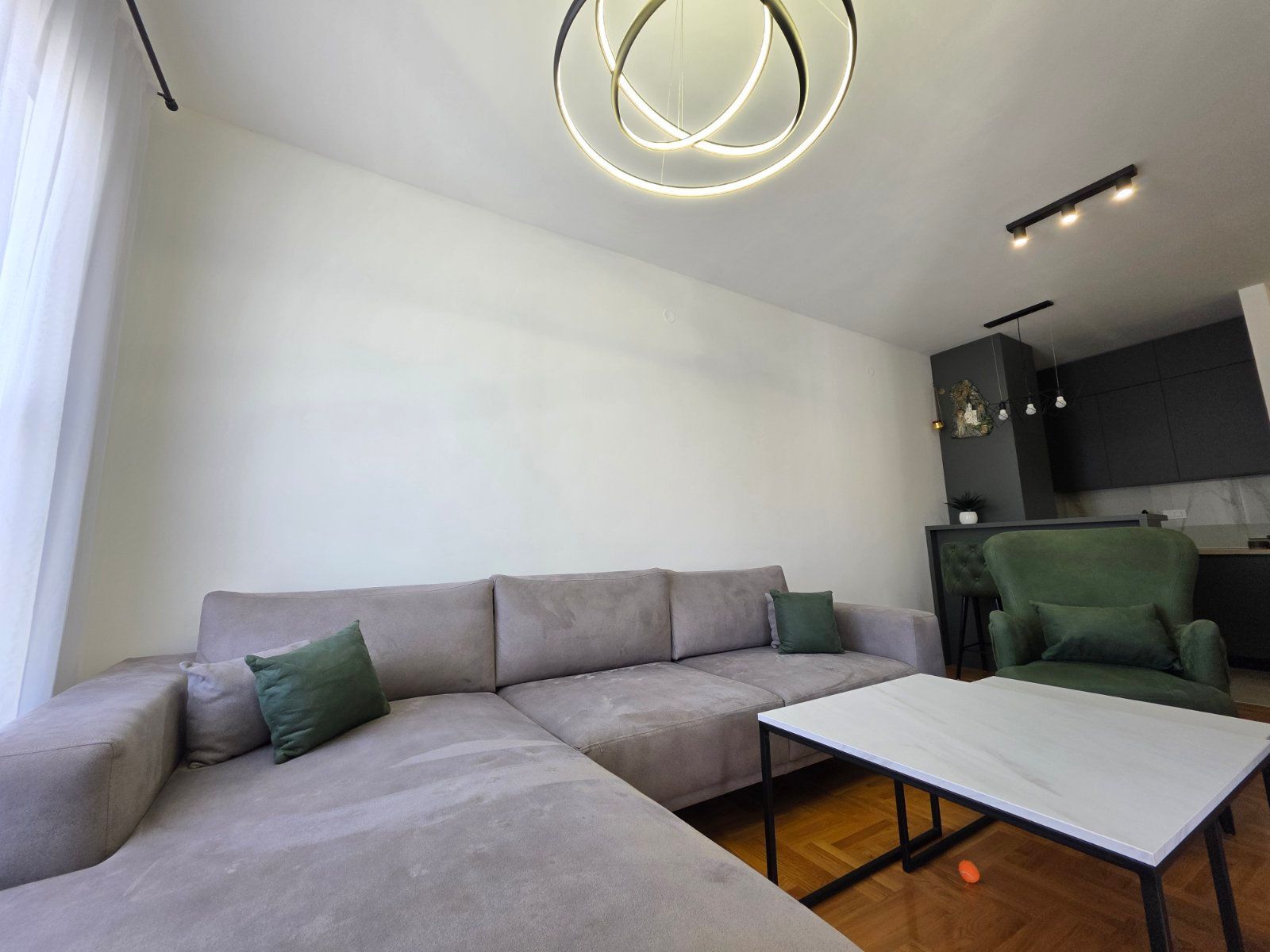 Kompletno opremljen jednosoban stan 46 m² u novogradnji sa parkingom – Radanovići,Kotor - Amfora Real Estate