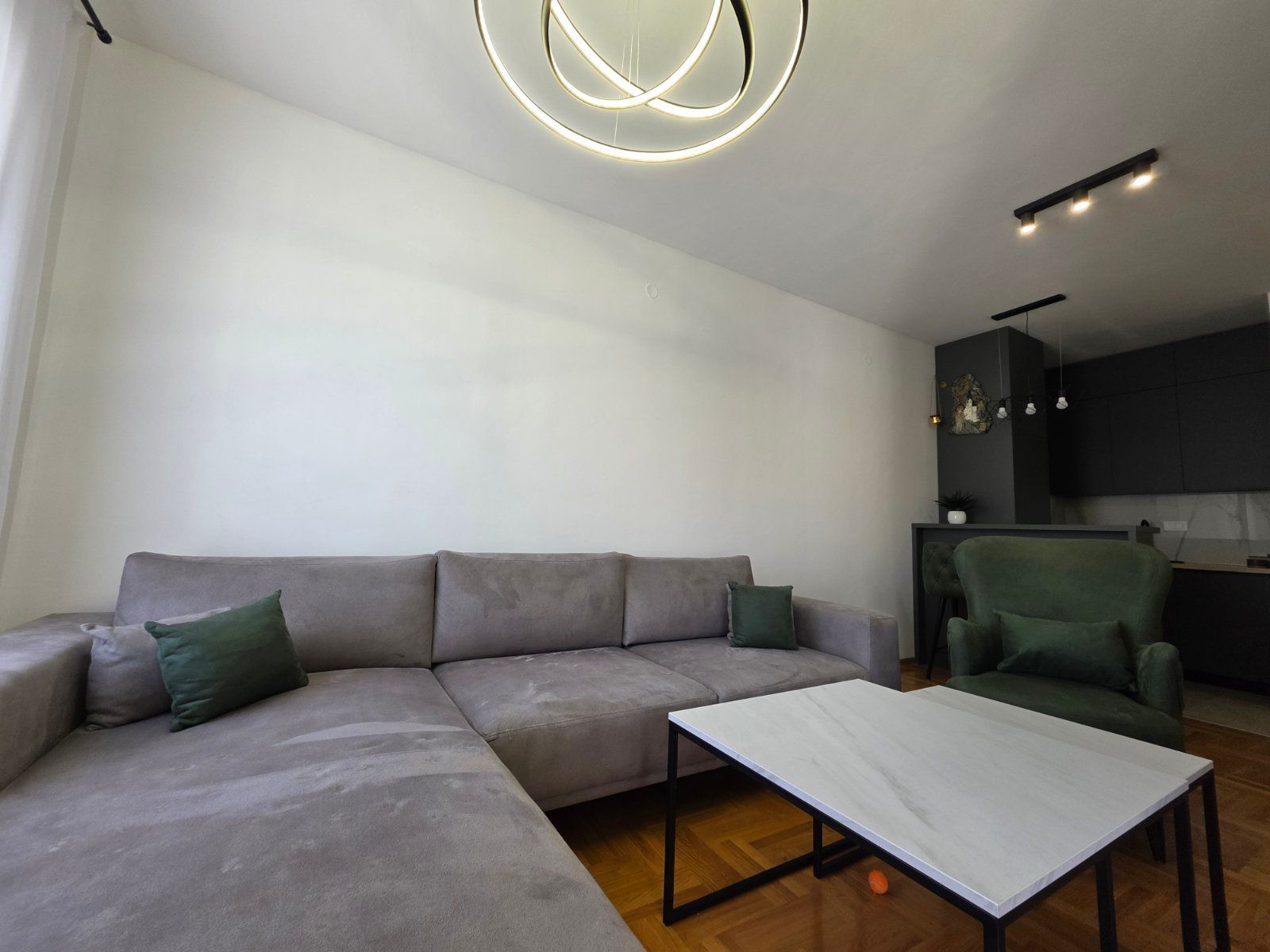 Kompletno opremljen jednosoban stan 46 m² u novogradnji sa parkingom – Radanovići,Kotor - Amfora Real Estate