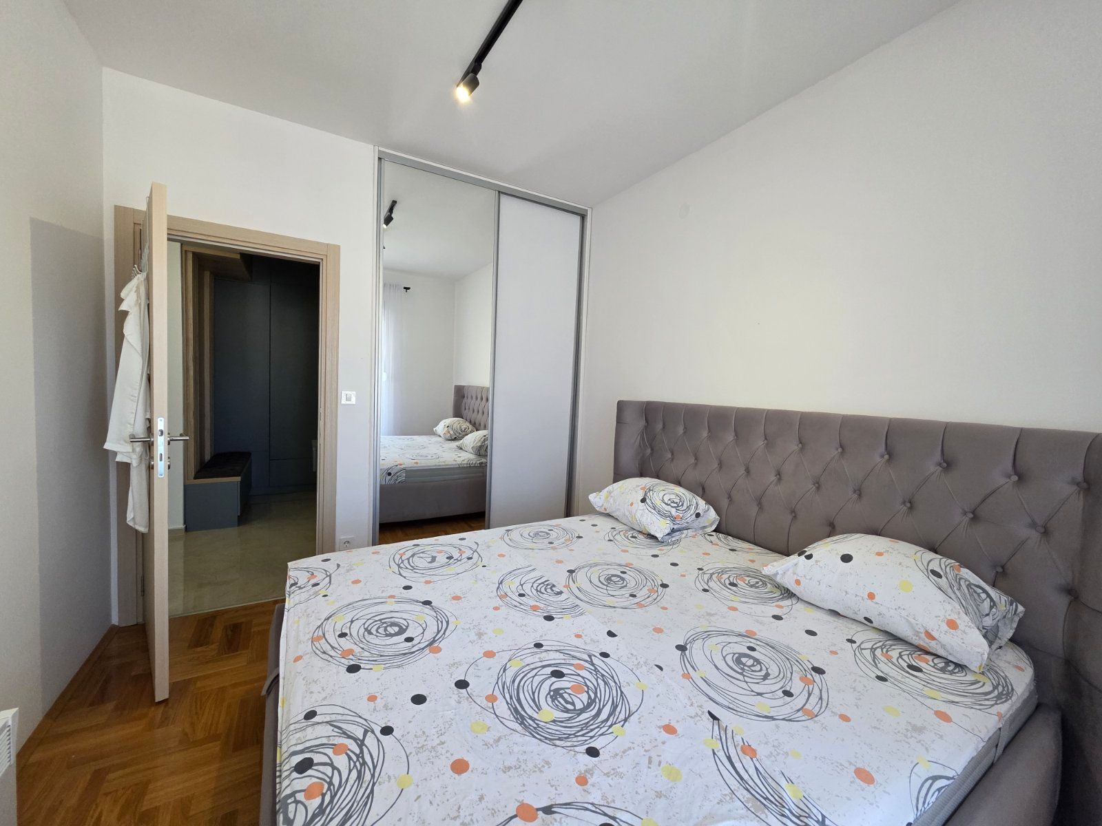 Kompletno opremljen jednosoban stan 46 m² u novogradnji sa parkingom – Radanovići,Kotor - Amfora Real Estate