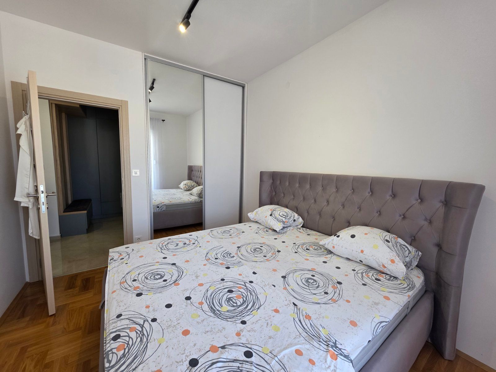 Kompletno opremljen jednosoban stan 46 m² u novogradnji sa parkingom – Radanovići,Kotor - Amfora Real Estate