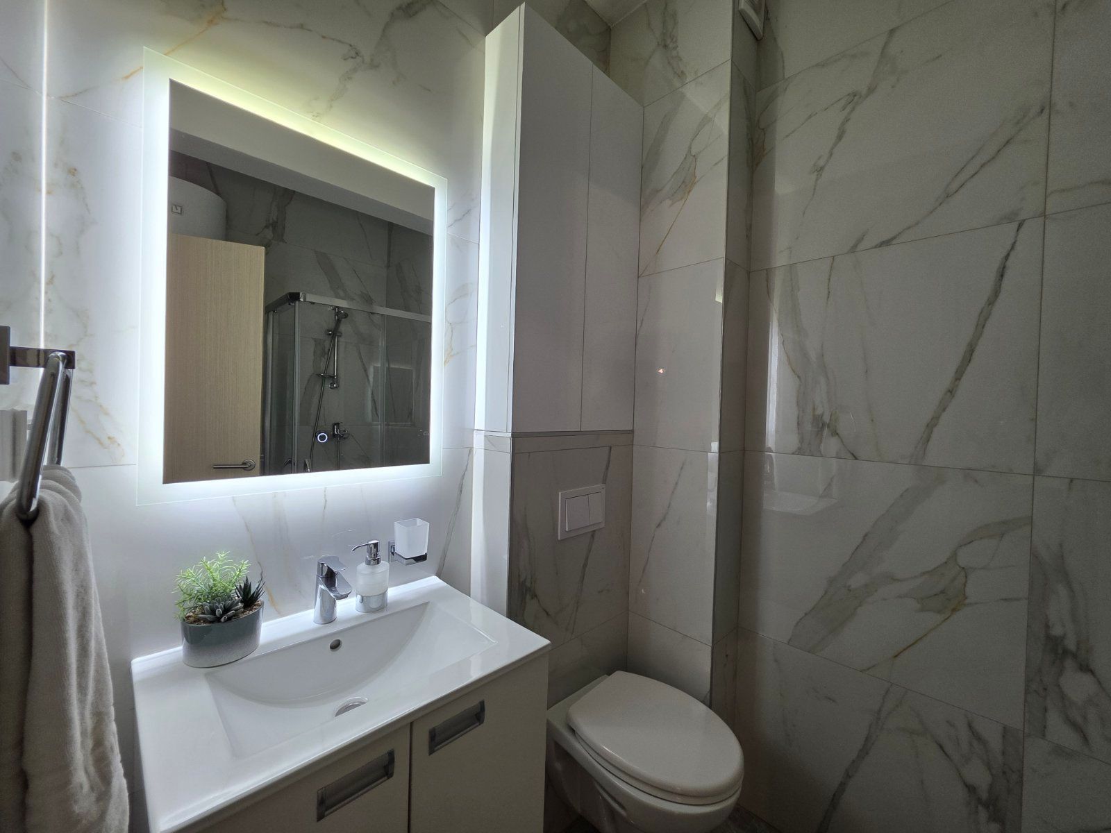 Kompletno opremljen jednosoban stan 46 m² u novogradnji sa parkingom – Radanovići,Kotor - Amfora Real Estate