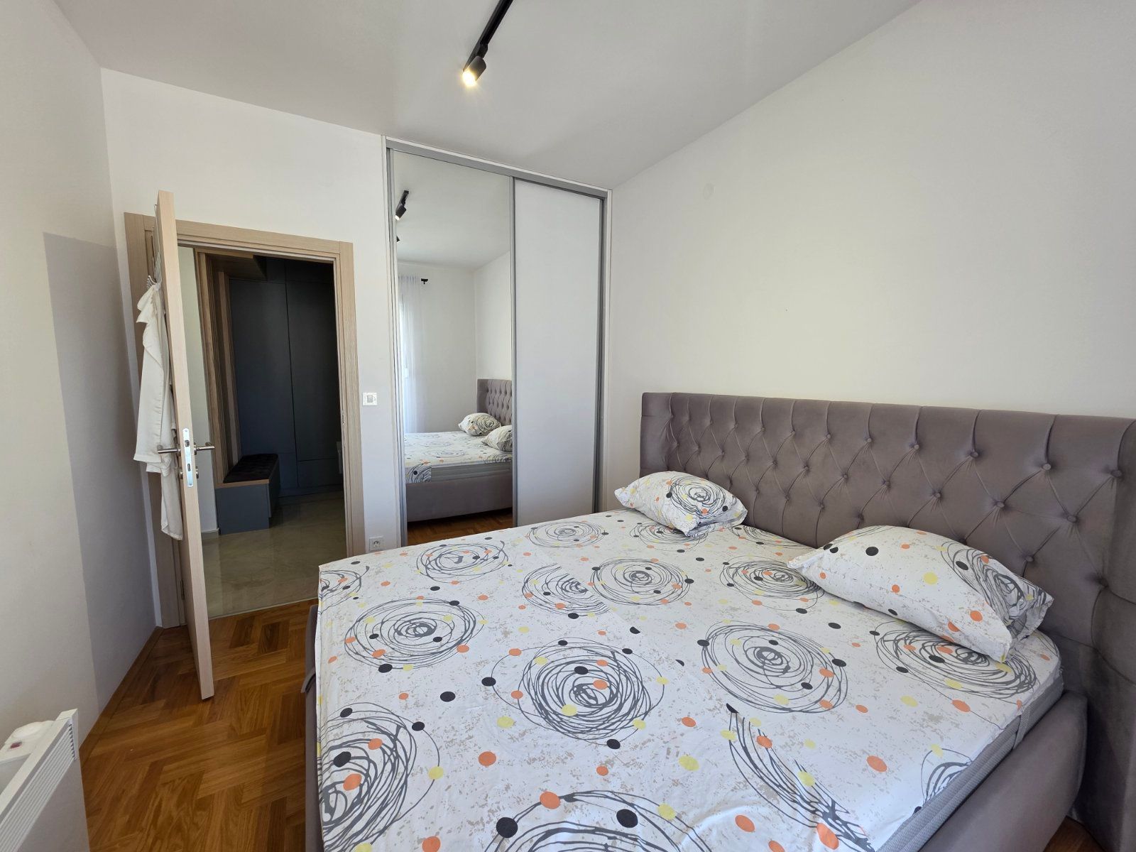 Kompletno opremljen jednosoban stan 46 m² u novogradnji sa parkingom – Radanovići,Kotor - Amfora Real Estate