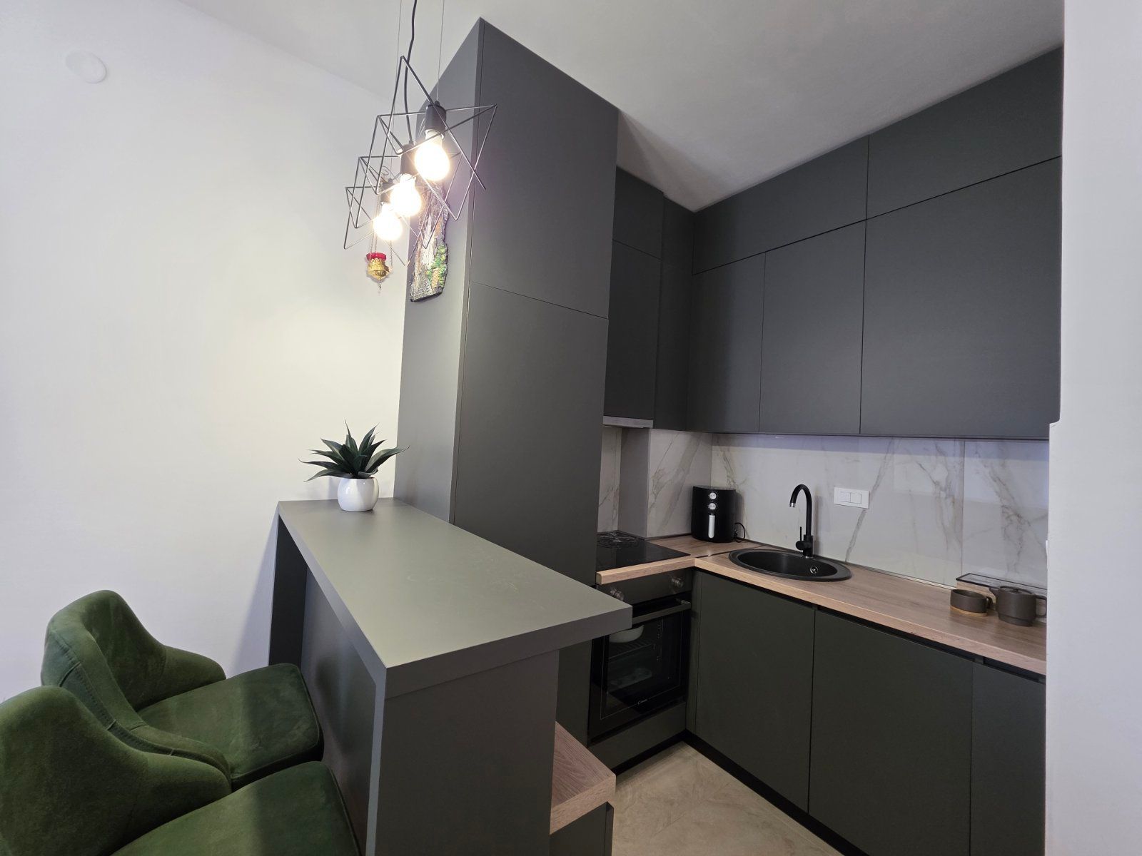 Kompletno opremljen jednosoban stan 46 m² u novogradnji sa parkingom – Radanovići,Kotor - Amfora Real Estate