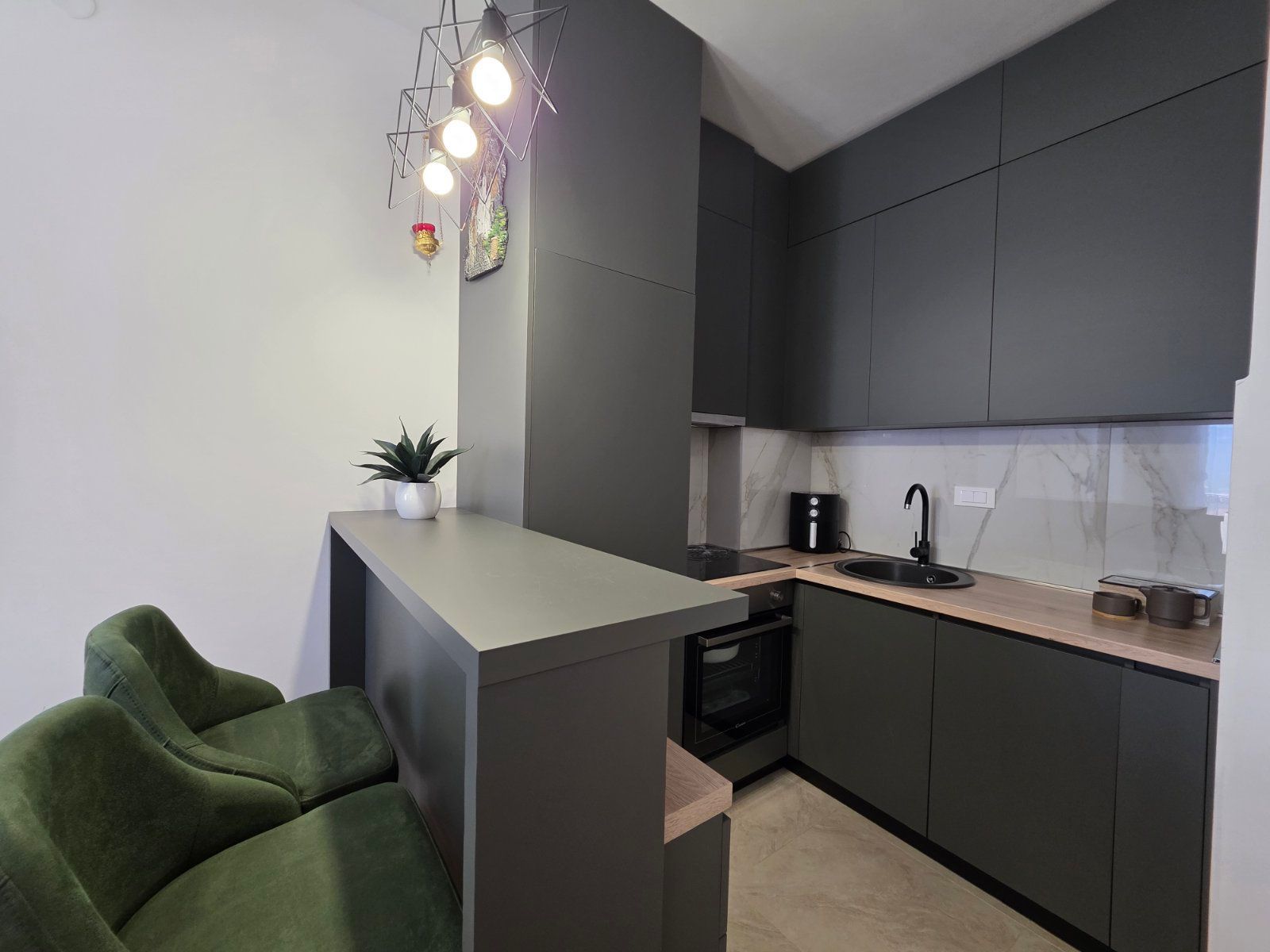 Kompletno opremljen jednosoban stan 46 m² u novogradnji sa parkingom – Radanovići,Kotor - Amfora Real Estate