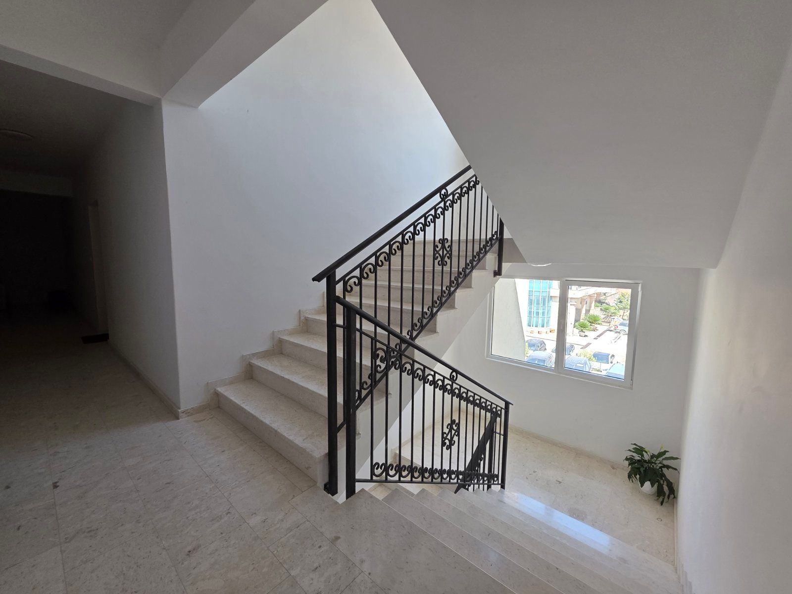 Kompletno opremljen jednosoban stan 46 m² u novogradnji sa parkingom – Radanovići,Kotor - Amfora Real Estate