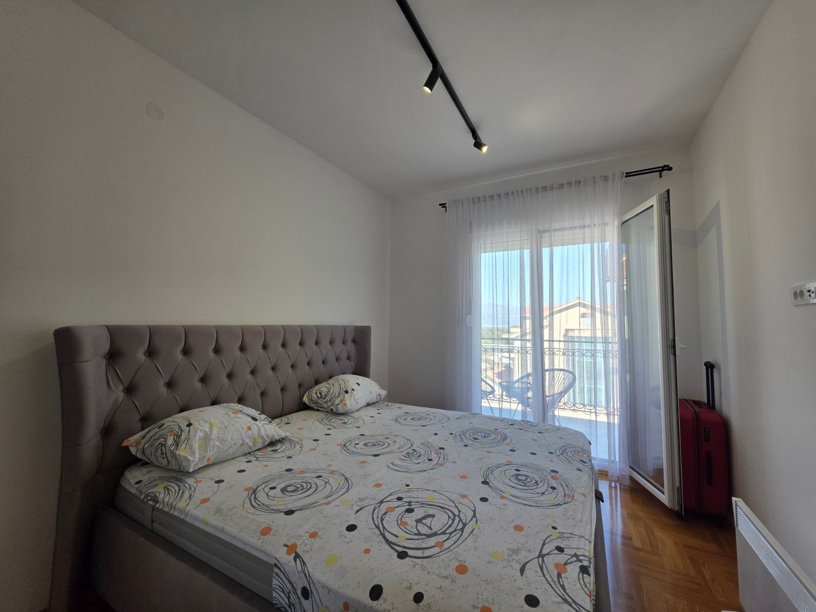 Kompletno opremljen jednosoban stan 46 m² u novogradnji sa parkingom – Radanovići,Kotor - Amfora Real Estate