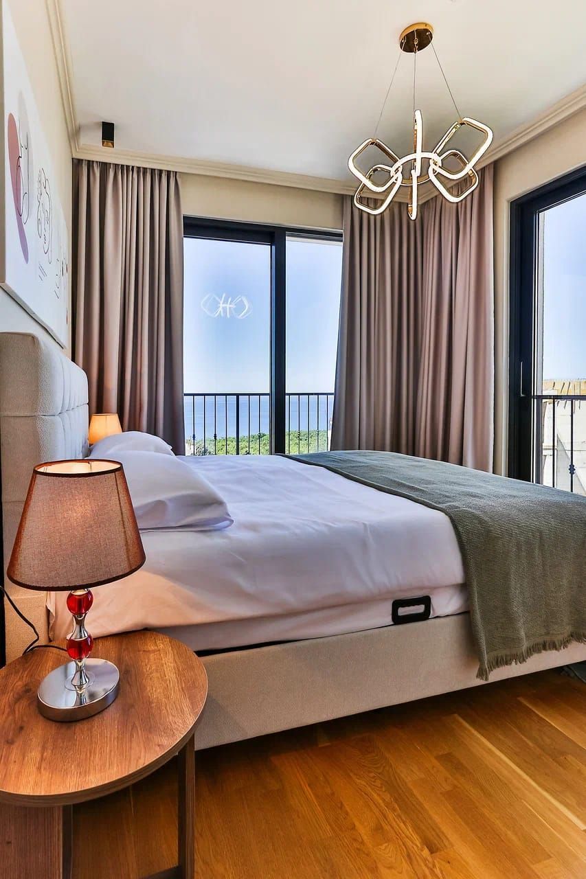 Ekskluzivna luksuzna townhouse vila 220 m² sa privatnim bazenom, panoramskim pogledom na more i visokim standardom kvaliteta – Reževići, Budva (IZDAVANJE NA DUZI PERIOD) - Amfora Real Estate