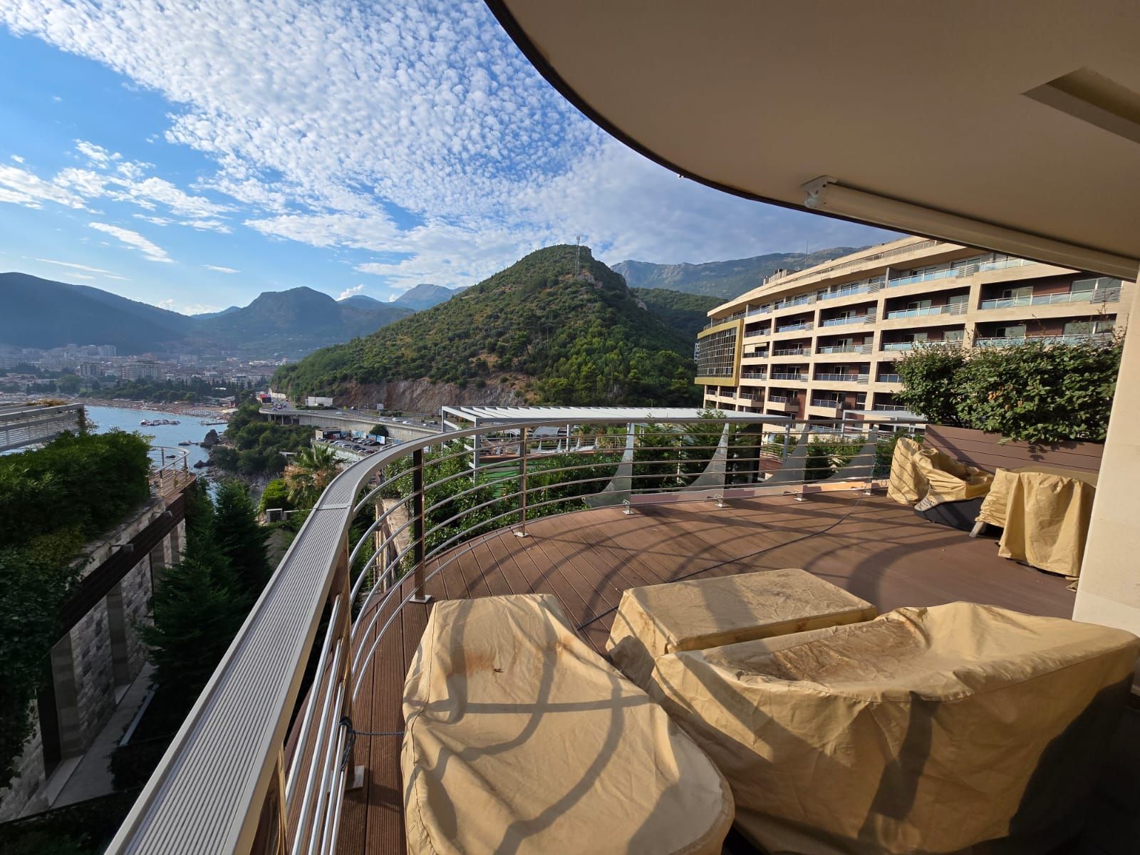 Luksuzan dvosoban stan od 140 m² sa panoramskim pogledom na more u prestižnom kompleksu Dukley Gardens – Budva, Crna Gora - Amfora Real Estate