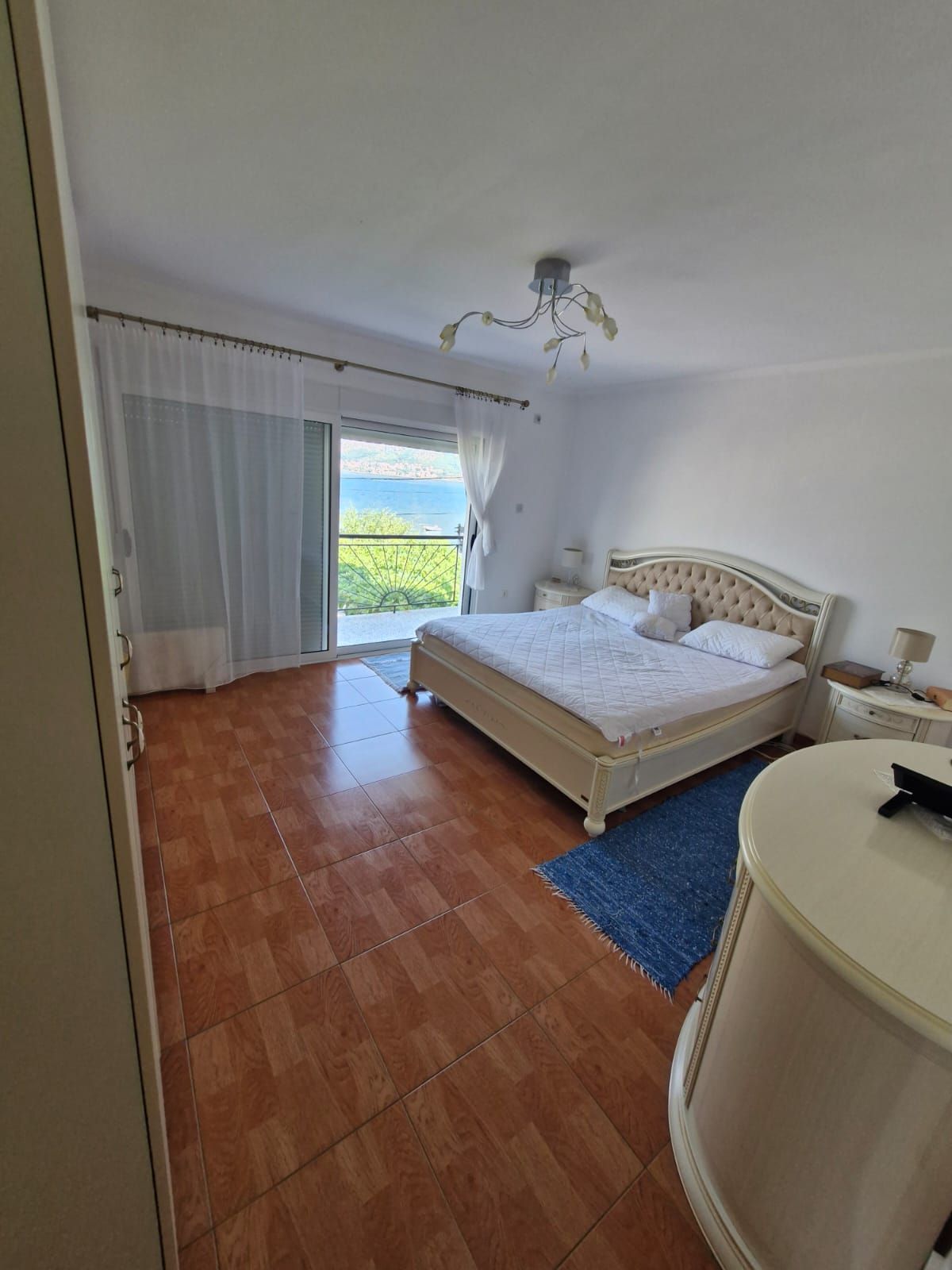 Prodaja – Stan 55 m² + studio 30 m² sa pogledom na more, velikim terasama i 3 parking mesta | Prva linija do mora, Prčanj, Kotor - Amfora Real Estate