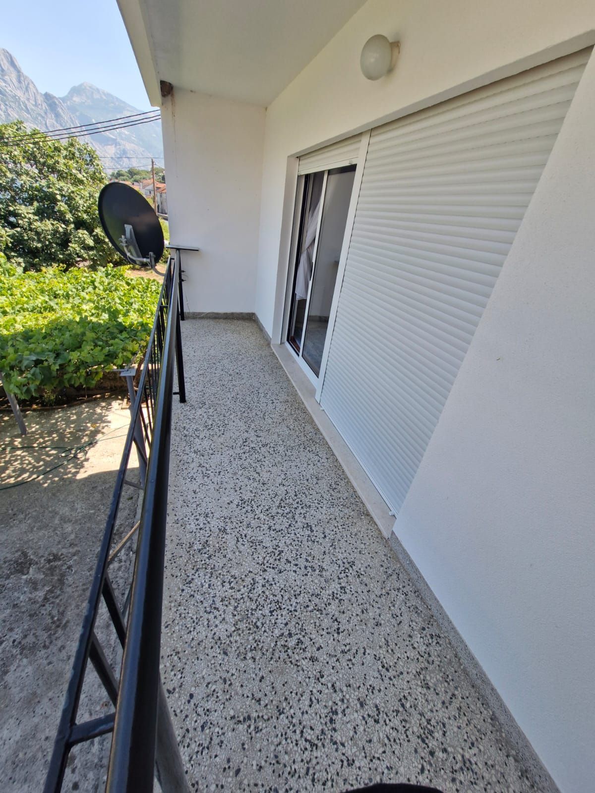 Prodaja – Stan 55 m² + studio 30 m² sa pogledom na more, velikim terasama i 3 parking mesta | Prva linija do mora, Prčanj, Kotor - Amfora Real Estate