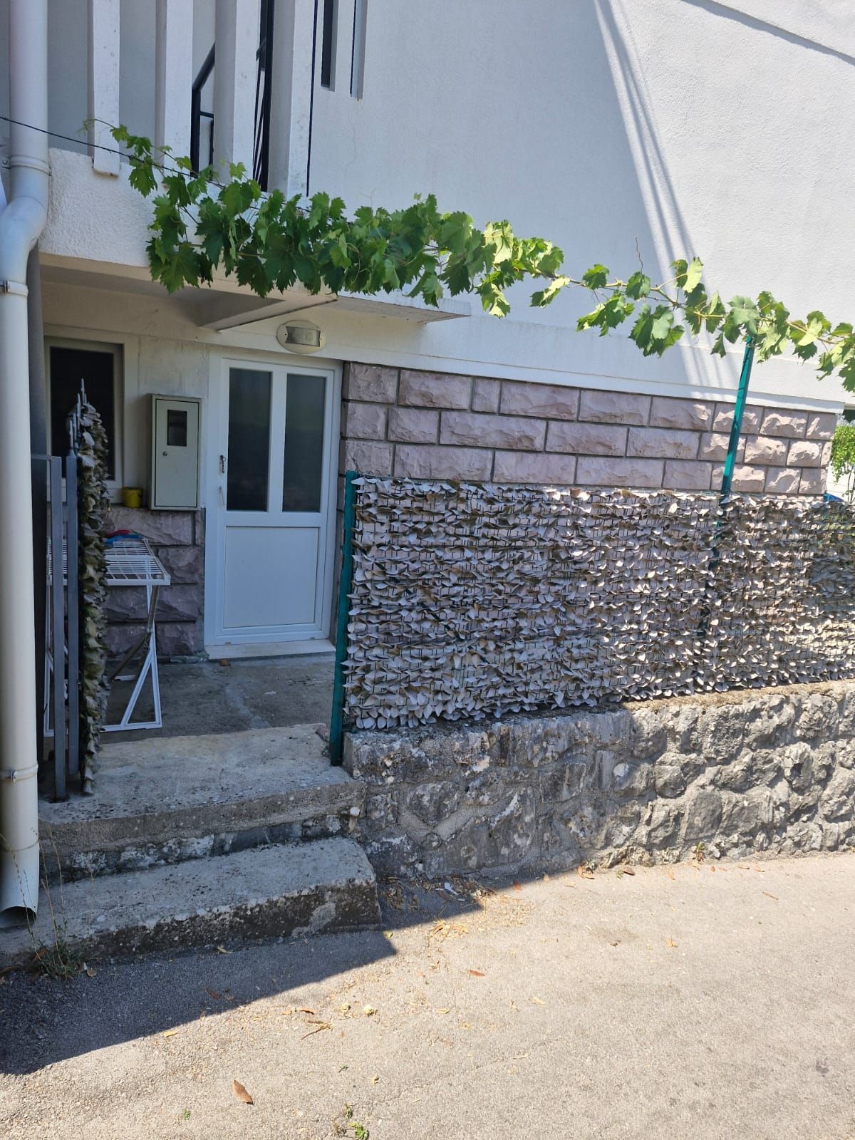 Prodaja – Stan 55 m² + studio 30 m² sa pogledom na more, velikim terasama i 3 parking mesta | Prva linija do mora, Prčanj, Kotor - Amfora Real Estate