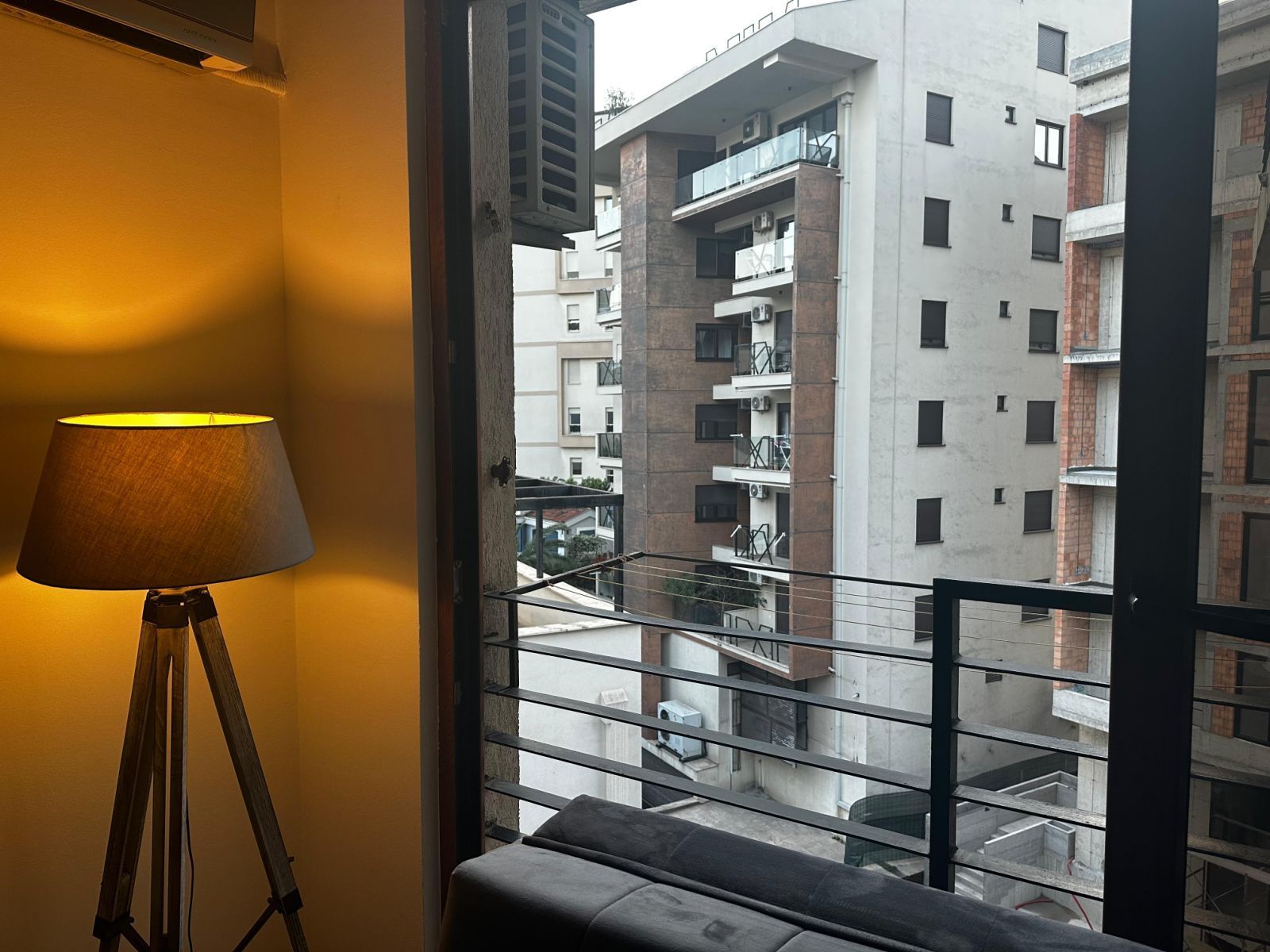 Jednosoban stan 40m2 u centru Budve (Na duzi period) - Amfora Real Estate