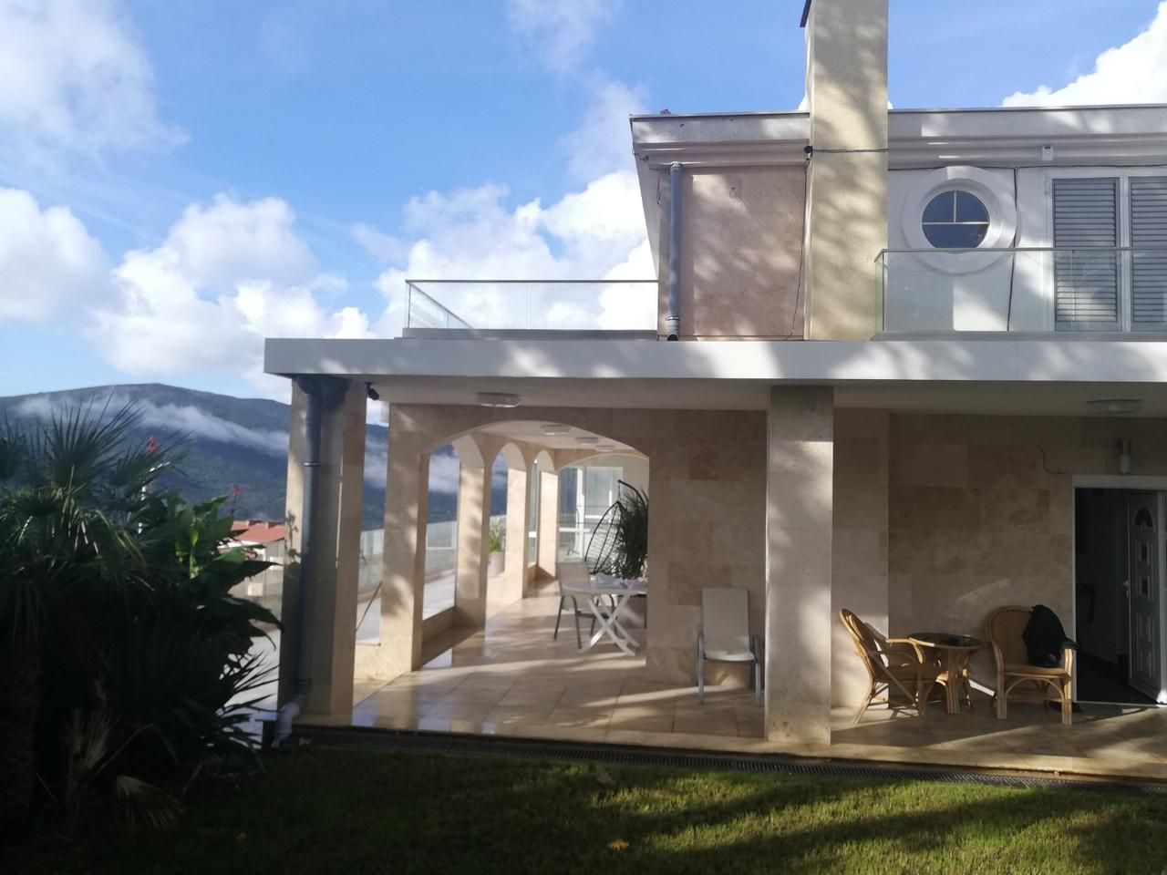 Luksuzna vila 440 m² sa 7 spavaćih soba i panoramskim pogledom na more-Prijevor,Budva - Amfora Real Estate