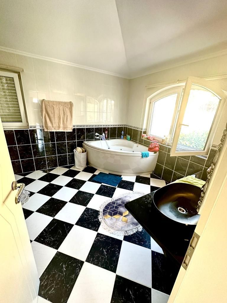 Luksuzna vila 440 m² sa 7 spavaćih soba i panoramskim pogledom na more-Prijevor,Budva - Amfora Real Estate