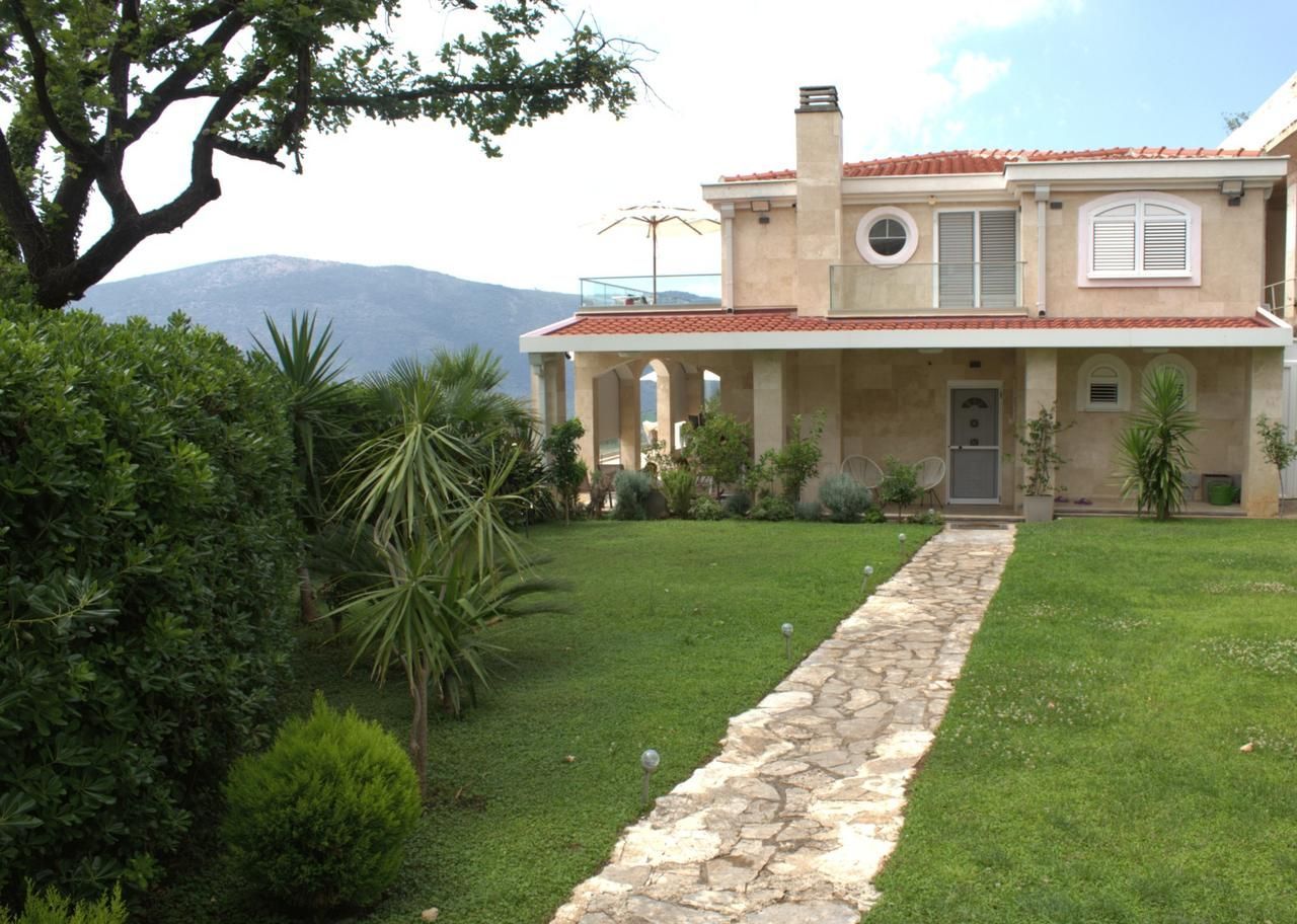 Luksuzna vila 440 m² sa 7 spavaćih soba i panoramskim pogledom na more-Prijevor,Budva - Amfora Real Estate