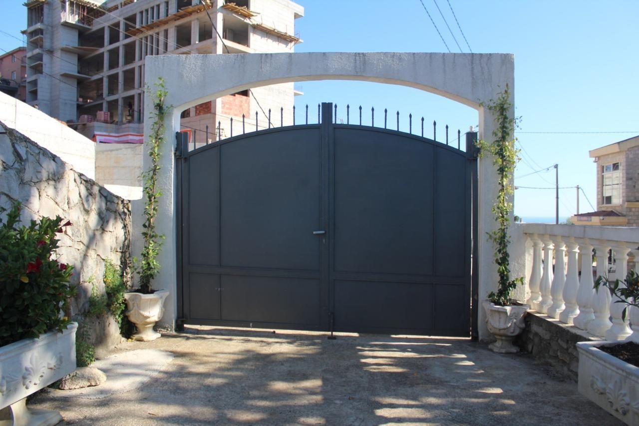 Luksuzna vila 440 m² sa 7 spavaćih soba i panoramskim pogledom na more-Prijevor,Budva - Amfora Real Estate