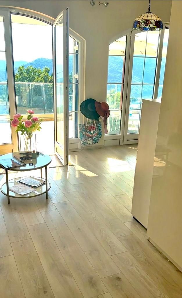 Luksuzna vila 440 m² sa 7 spavaćih soba i panoramskim pogledom na more-Prijevor,Budva - Amfora Real Estate