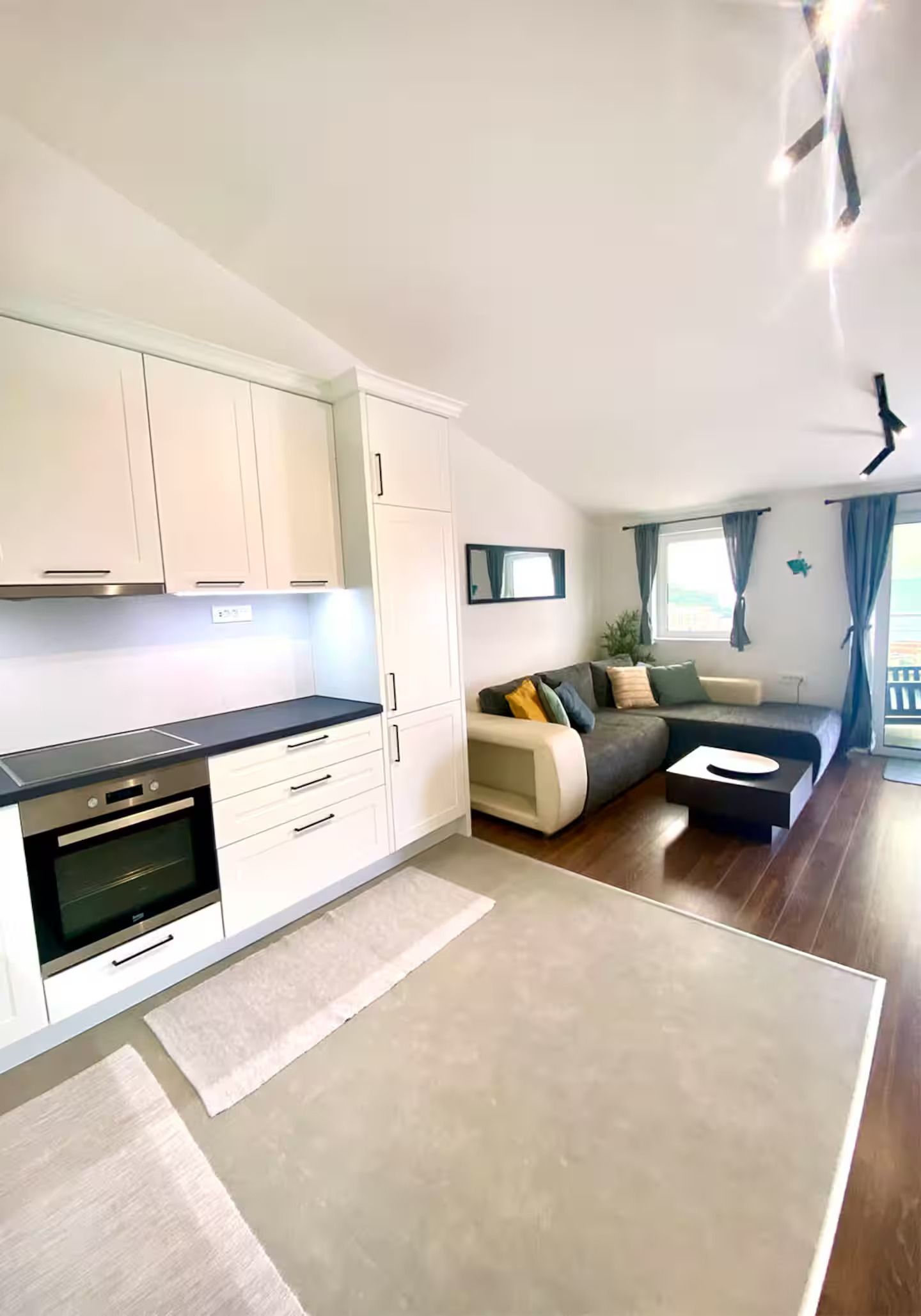 Dvosoban stan sa pogledom na more u kompleksu sa bazenom,Petrovac (NA PERIOD DO 01.06.2026) - Amfora Real Estate