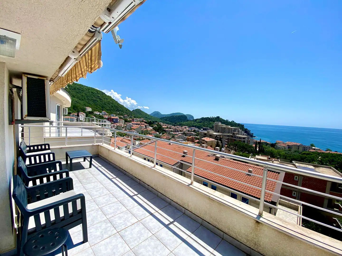 Dvosoban stan sa pogledom na more u kompleksu sa bazenom,Petrovac (NA PERIOD DO 01.06.2026) - Amfora Real Estate