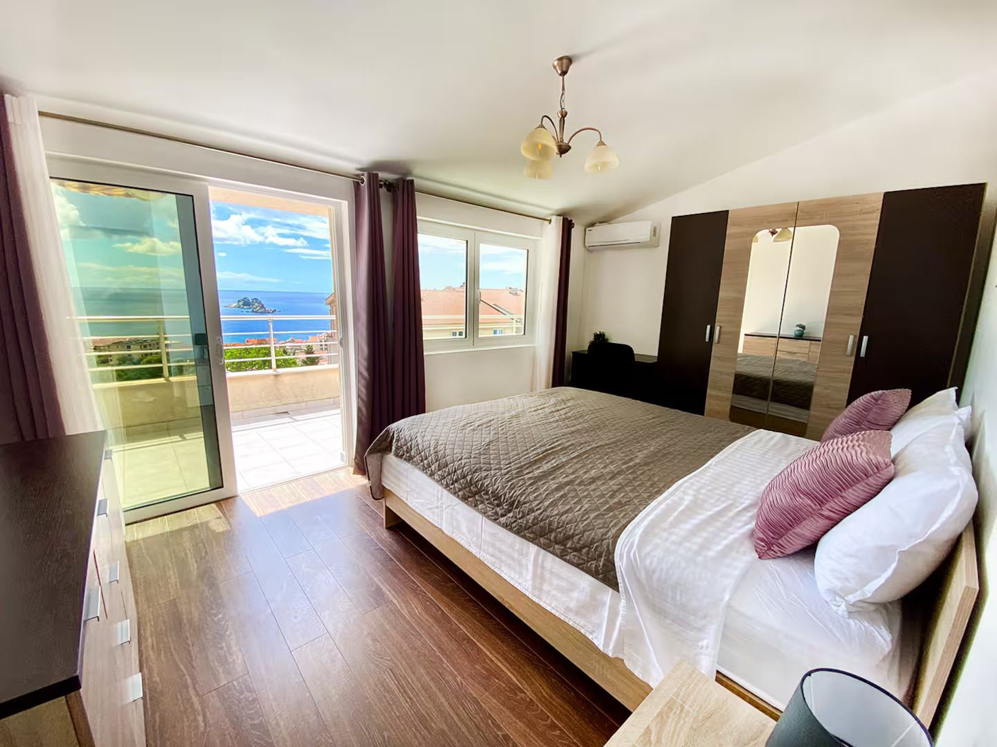 Dvosoban stan sa pogledom na more u kompleksu sa bazenom,Petrovac (NA PERIOD DO 01.06.2026) - Amfora Real Estate