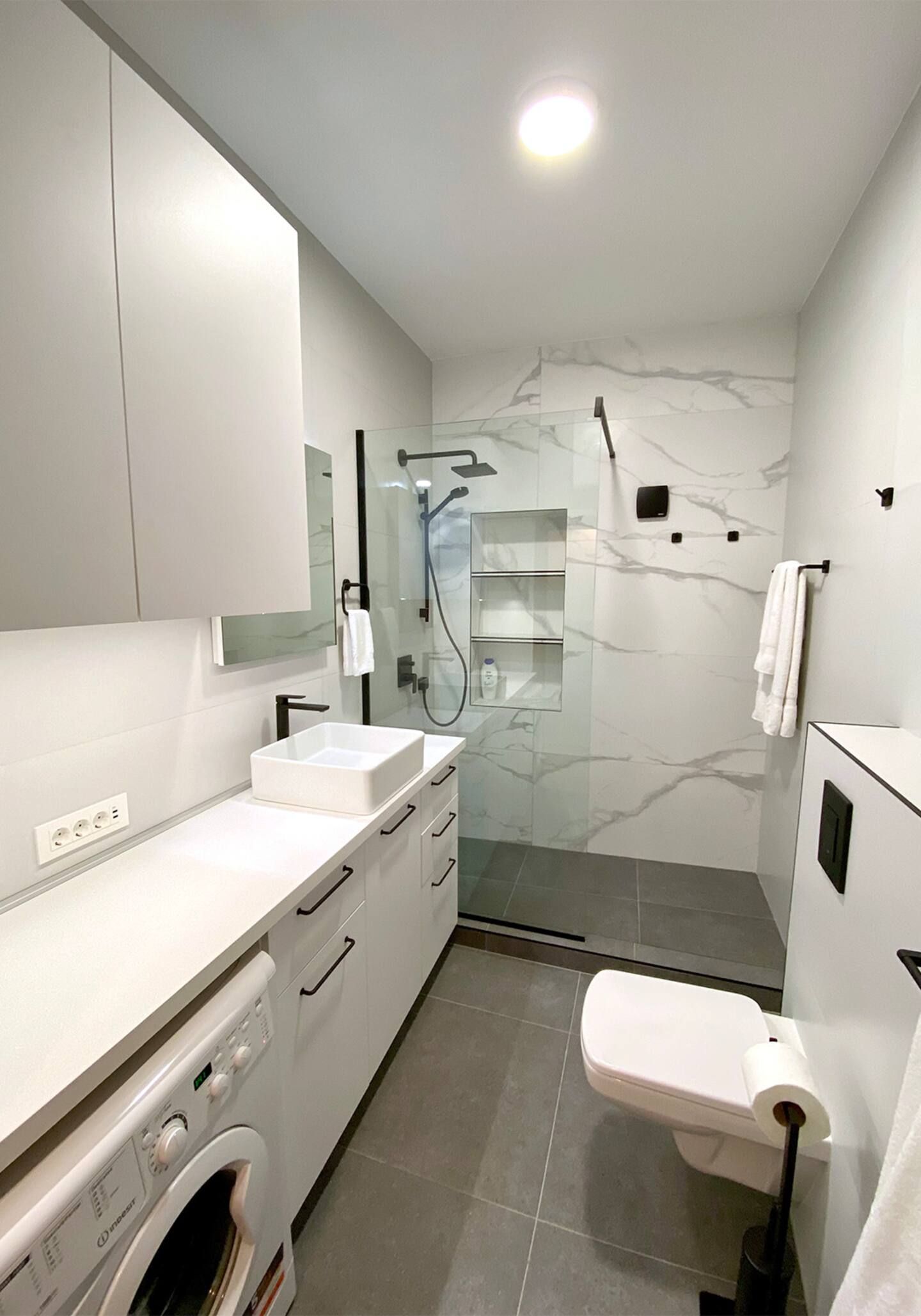 Trosoban stan 136 m² sa panoramskim pogledom na more u kompleksu sa bazenom – Petrovac (Na period do 01.06.2026) - Amfora Real Estate