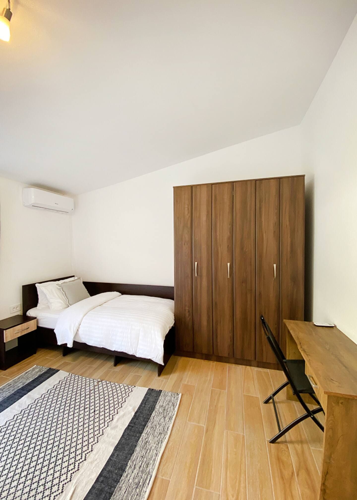 Trosoban stan 136 m² sa panoramskim pogledom na more u kompleksu sa bazenom – Petrovac (Na period do 01.06.2026) - Amfora Real Estate