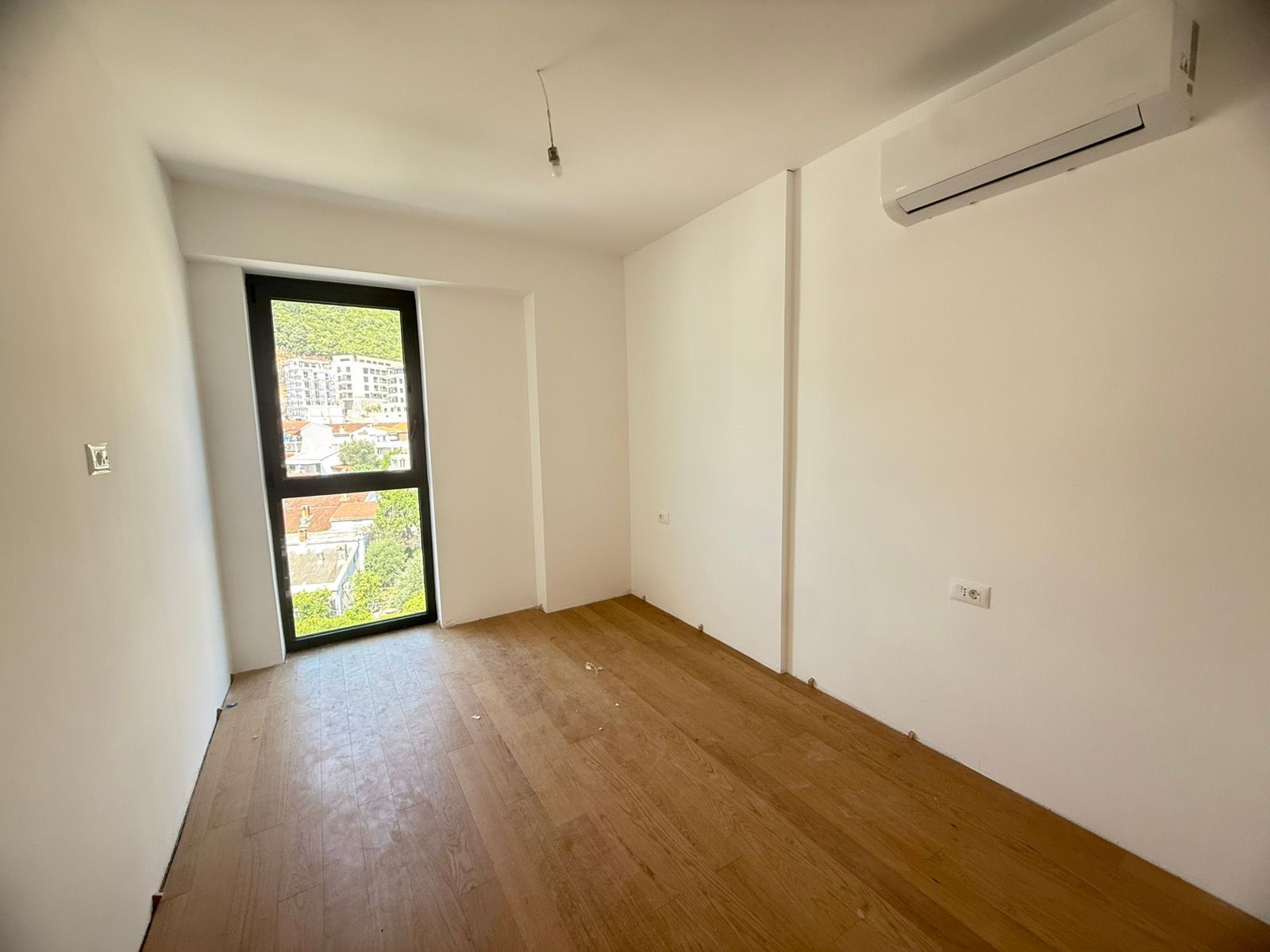 Nov jednosoban stan 43m² u novoj zgradi na idealnoj lokaciji u Budvi,Rozino (Mogucnost kupovine garaznog mesta) - Amfora Real Estate