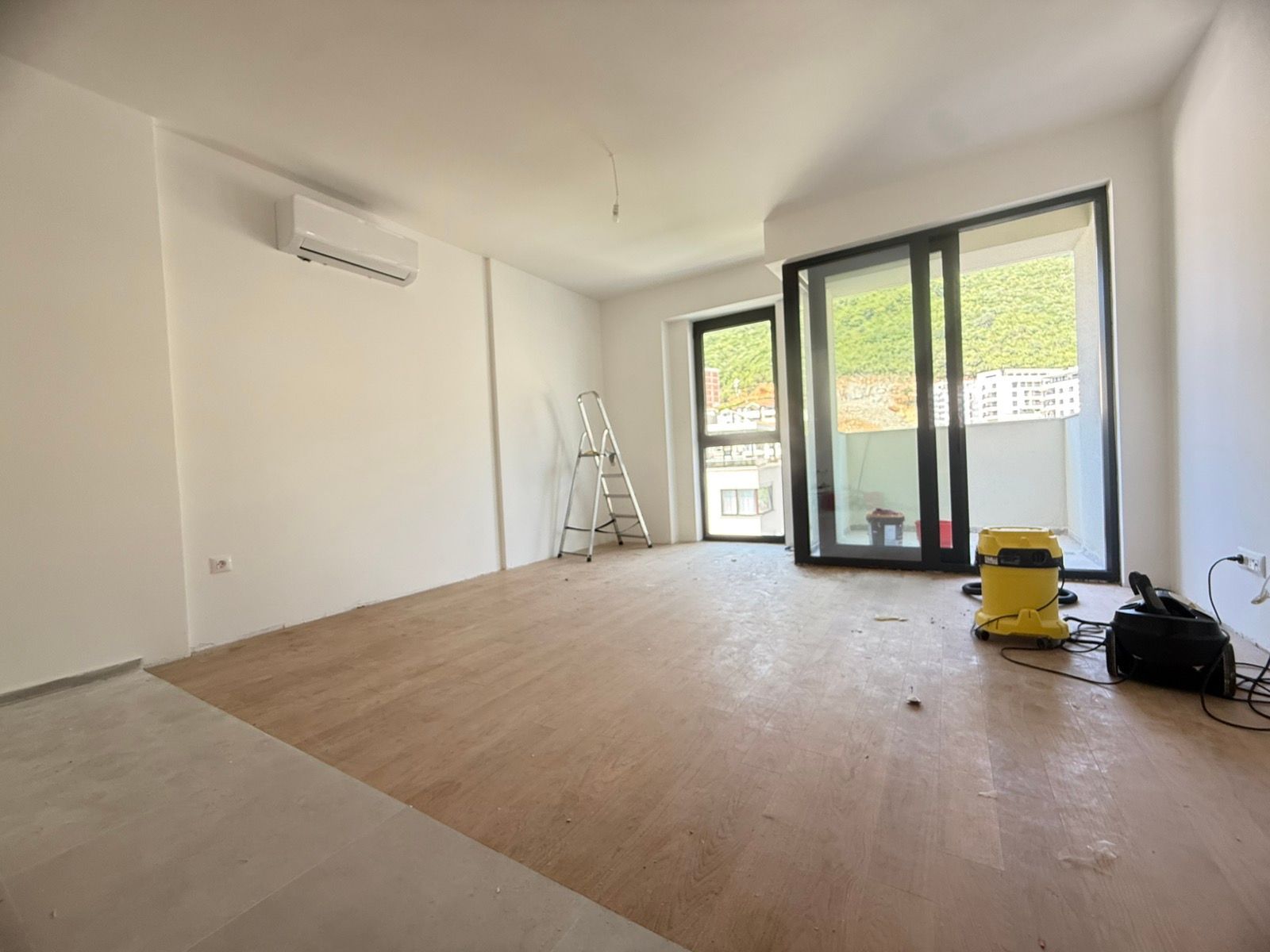 Nov jednosoban stan 43m² u novoj zgradi na idealnoj lokaciji u Budvi,Rozino (Mogucnost kupovine garaznog mesta) - Amfora Real Estate