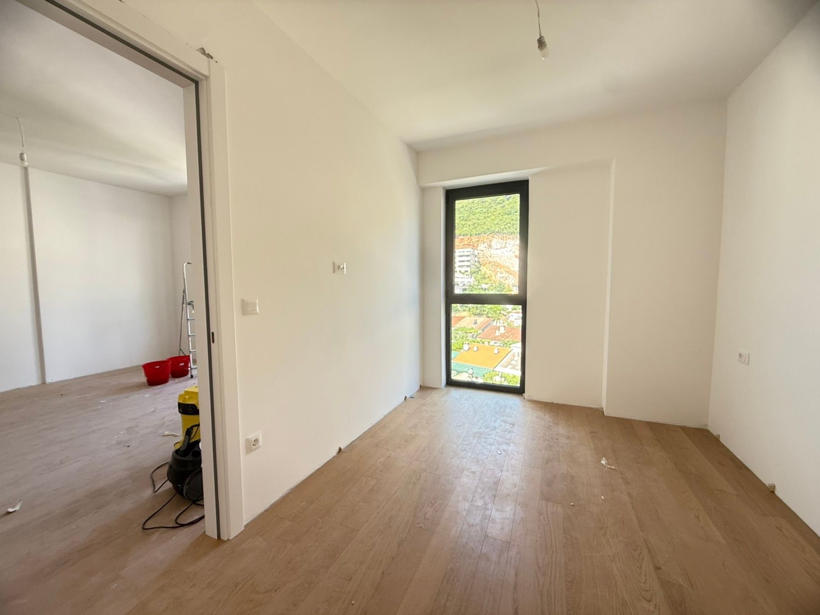 Nov jednosoban stan 43m² u novoj zgradi na idealnoj lokaciji u Budvi,Rozino (Mogucnost kupovine garaznog mesta) - Amfora Real Estate