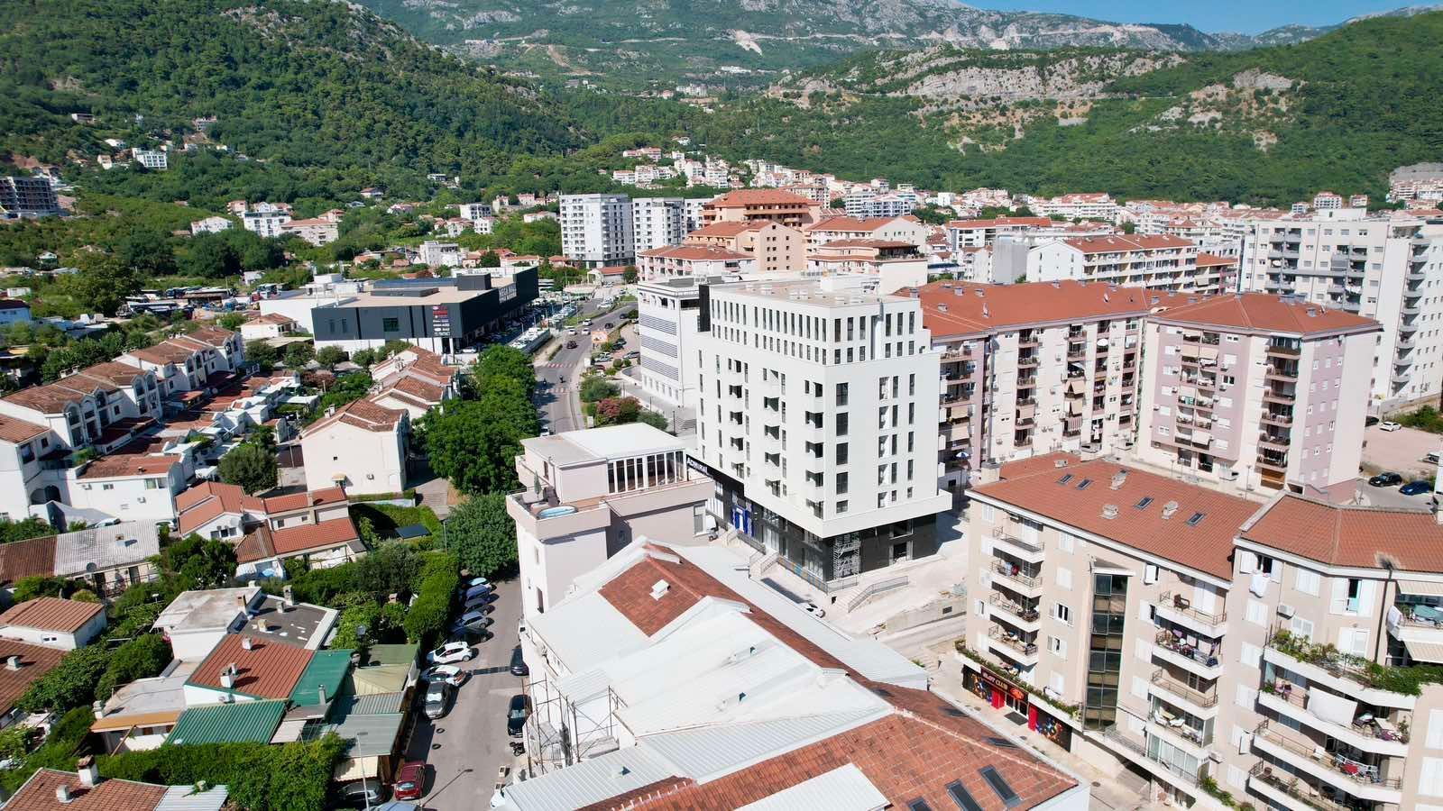 Nov jednosoban stan 43m² u novoj zgradi na idealnoj lokaciji u Budvi,Rozino (Mogucnost kupovine garaznog mesta) - Amfora Real Estate