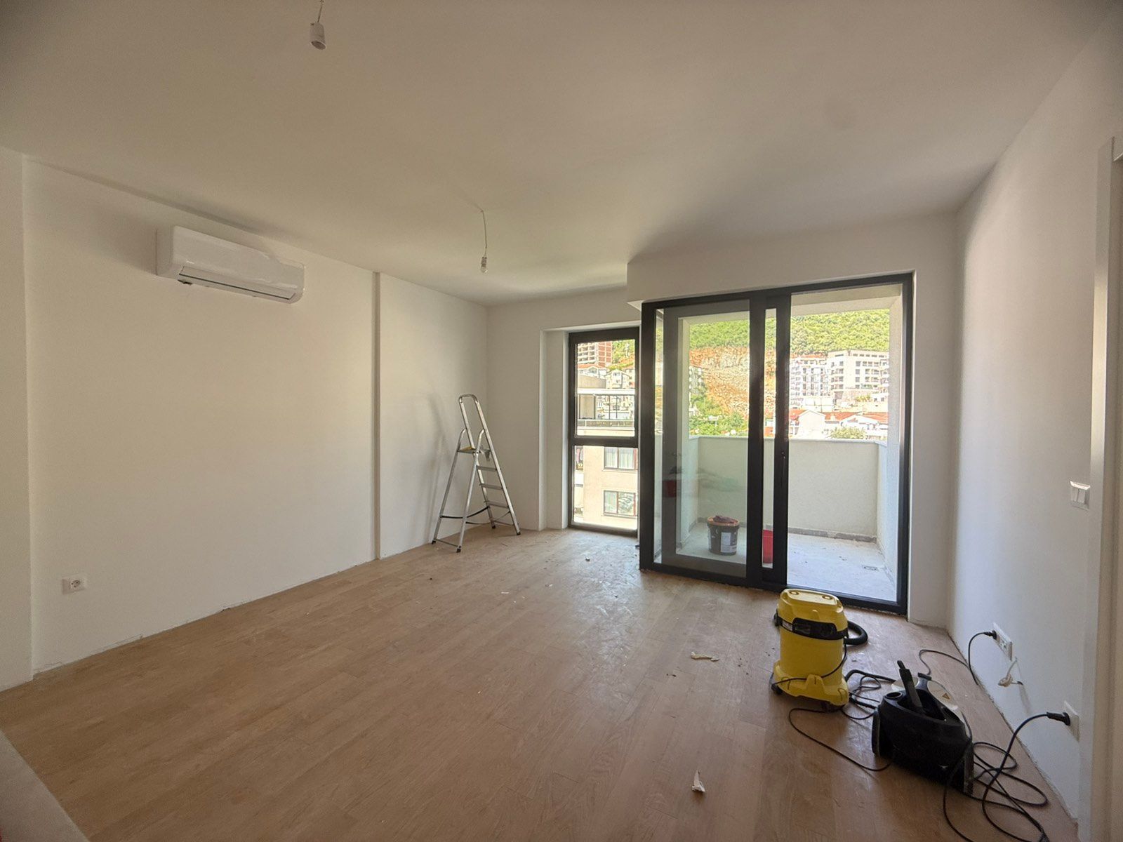 Nov jednosoban stan 43m² u novoj zgradi na idealnoj lokaciji u Budvi,Rozino (Mogucnost kupovine garaznog mesta) - Amfora Real Estate