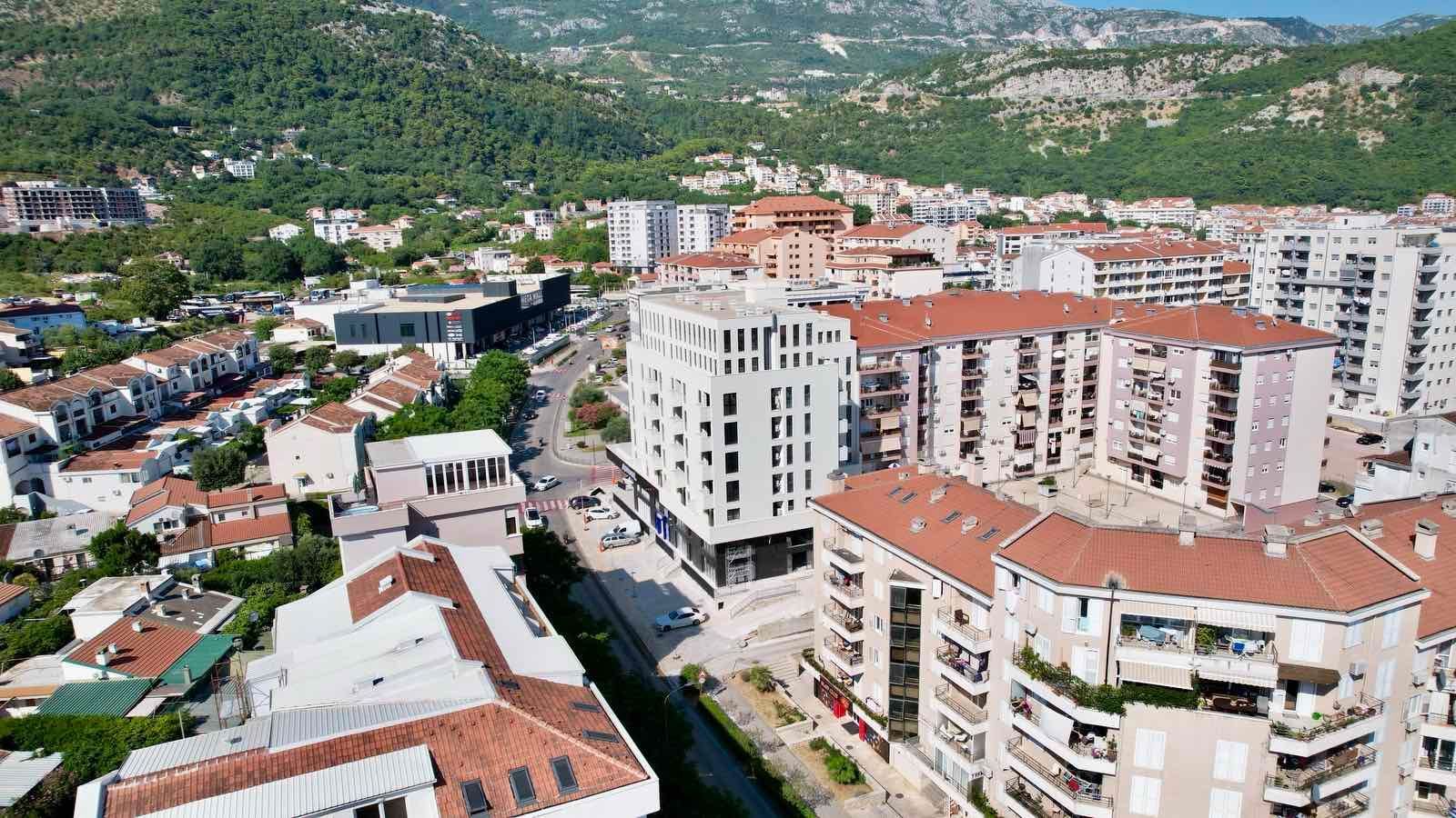 Nov jednosoban stan 43m² u novoj zgradi na idealnoj lokaciji u Budvi,Rozino (Mogucnost kupovine garaznog mesta) - Amfora Real Estate