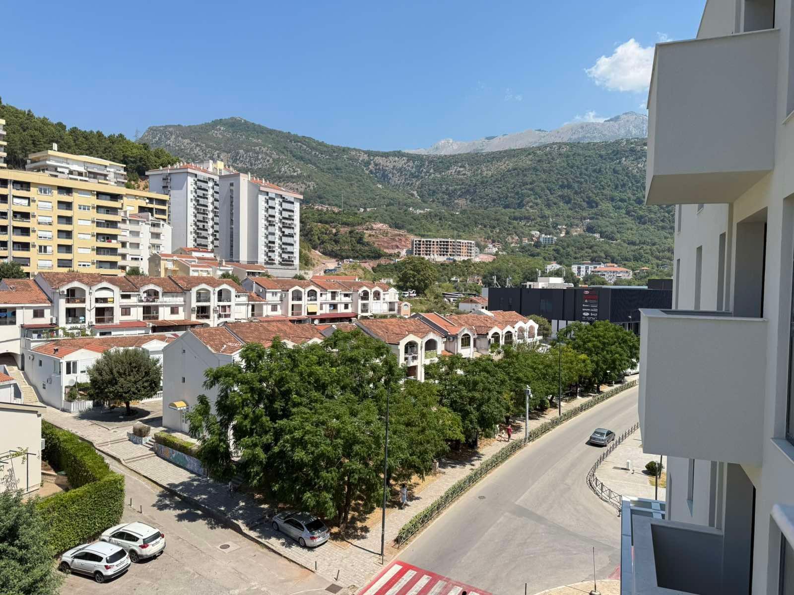 Nov jednosoban stan 43m² u novoj zgradi na idealnoj lokaciji u Budvi,Rozino (Mogucnost kupovine garaznog mesta) - Amfora Real Estate