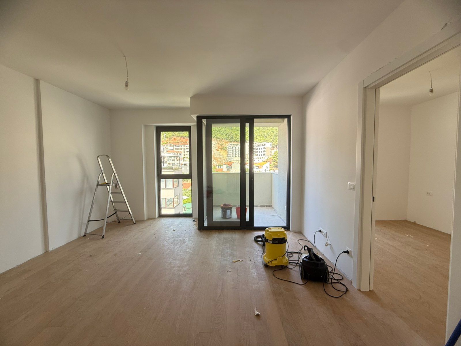 Nov jednosoban stan 43m² u novoj zgradi na idealnoj lokaciji u Budvi,Rozino (Mogucnost kupovine garaznog mesta) - Amfora Real Estate