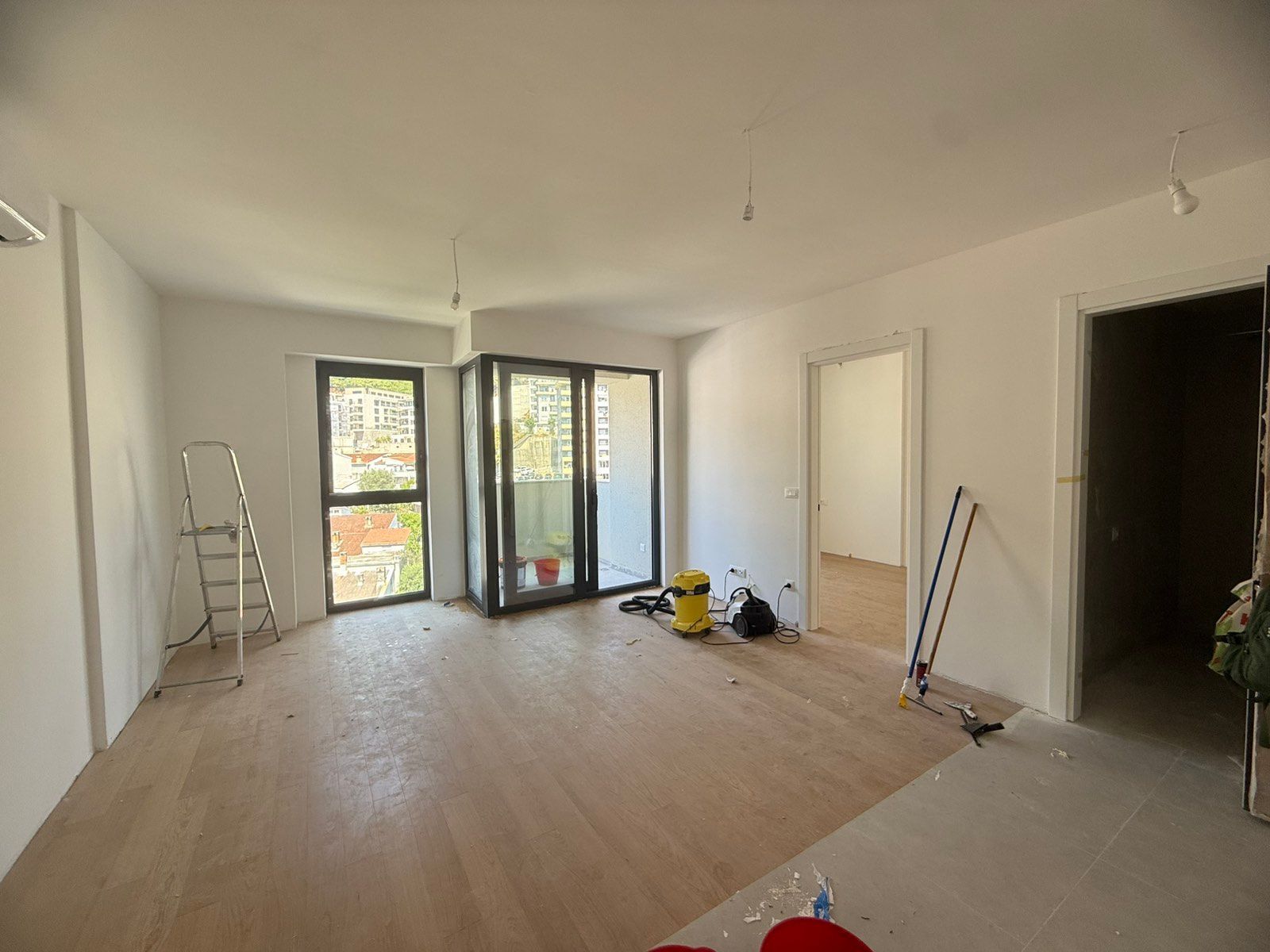 Nov jednosoban stan 43m² u novoj zgradi na idealnoj lokaciji u Budvi,Rozino (Mogucnost kupovine garaznog mesta) - Amfora Real Estate